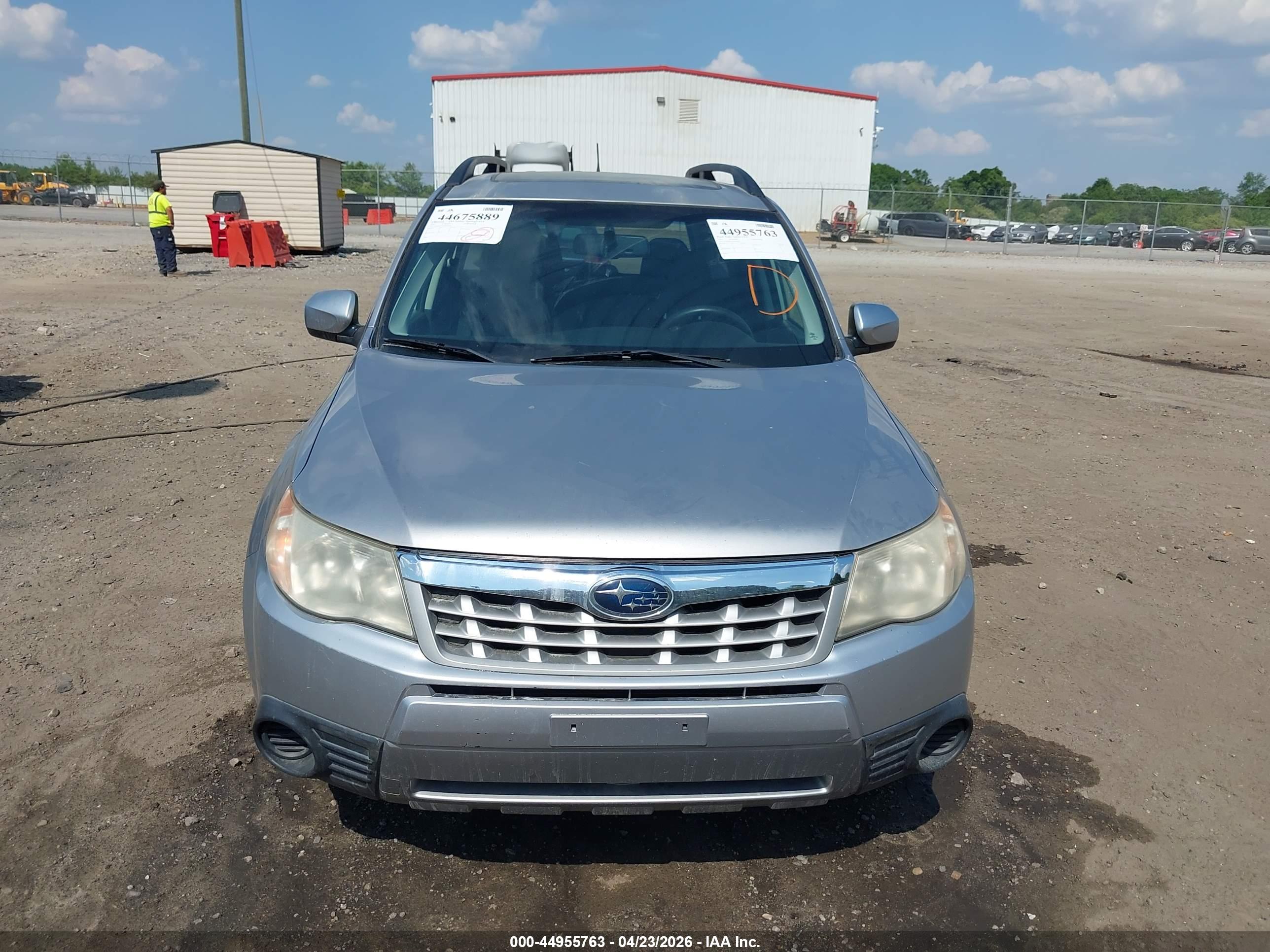 SUBARU FORESTER image 6