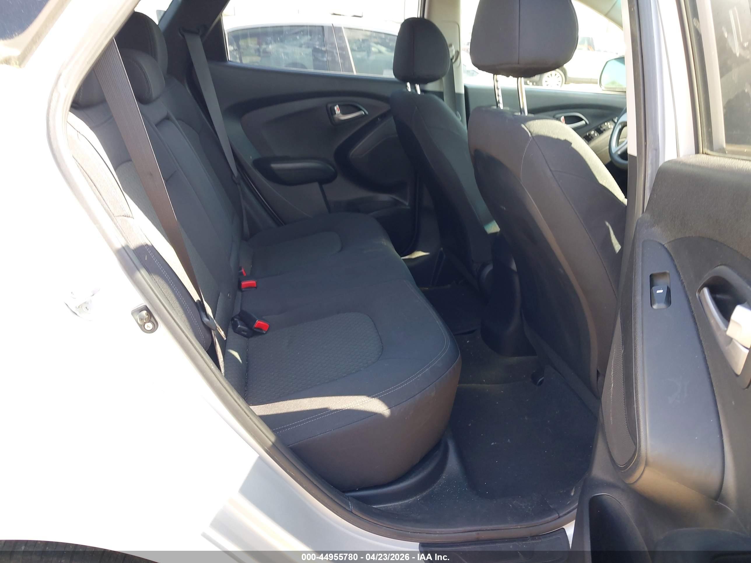 HYUNDAI TUCSON image 8
