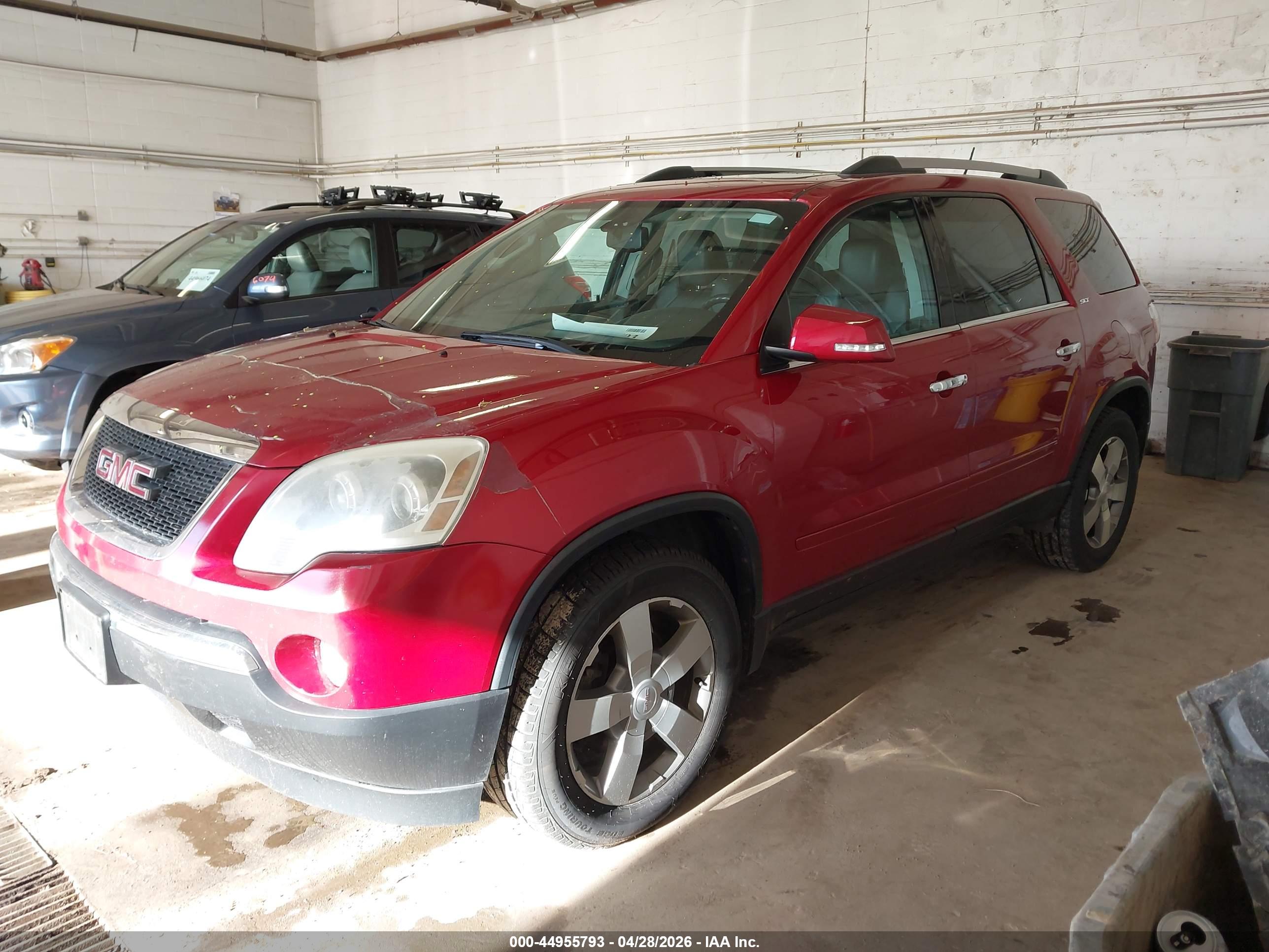 GMC ACADIA image 2