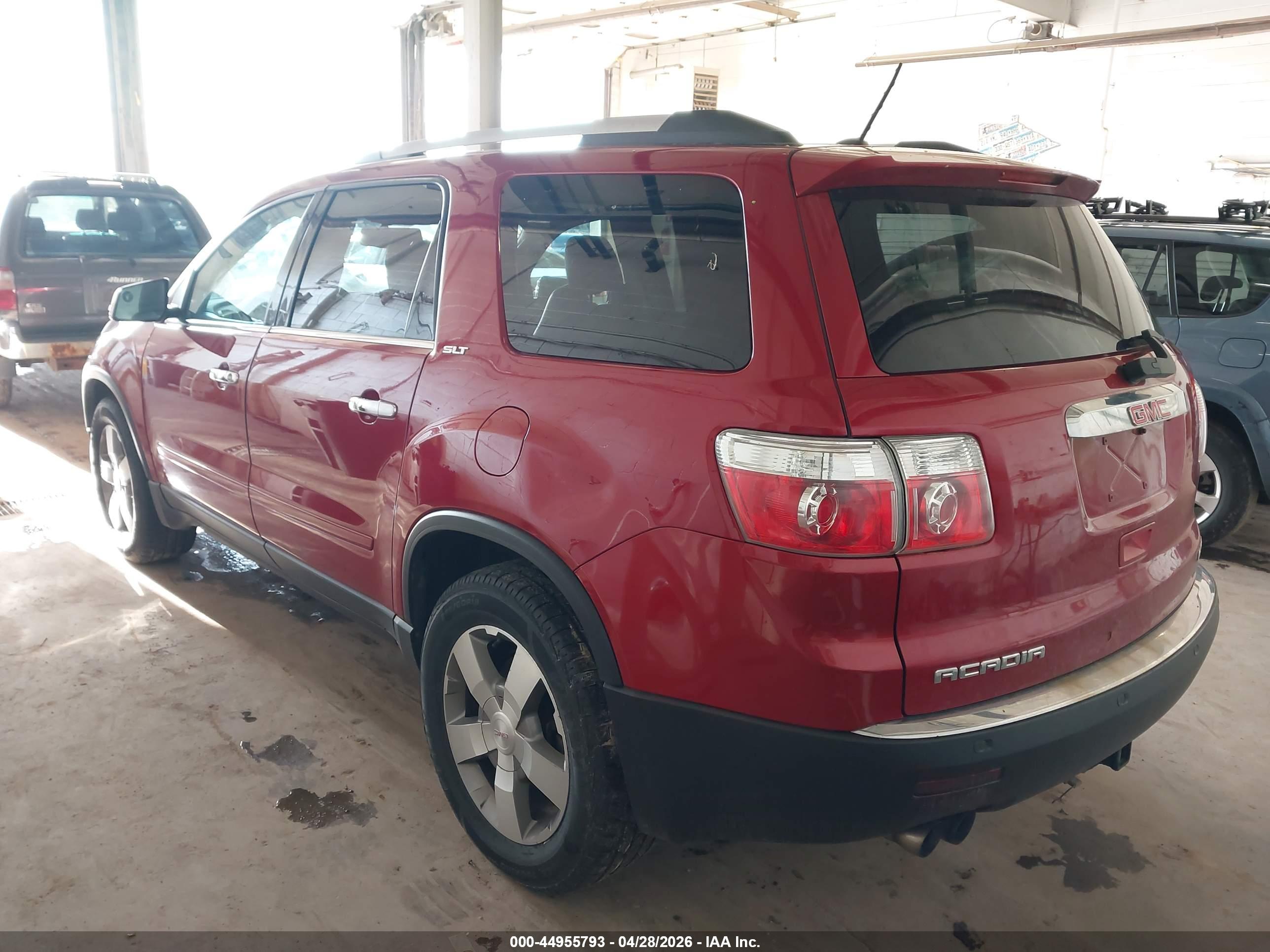 GMC ACADIA image 3