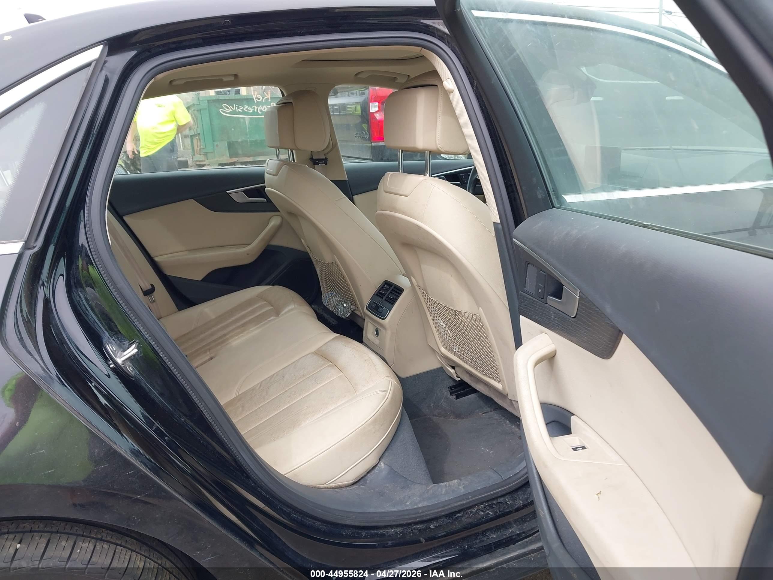 AUDI A4 image 8
