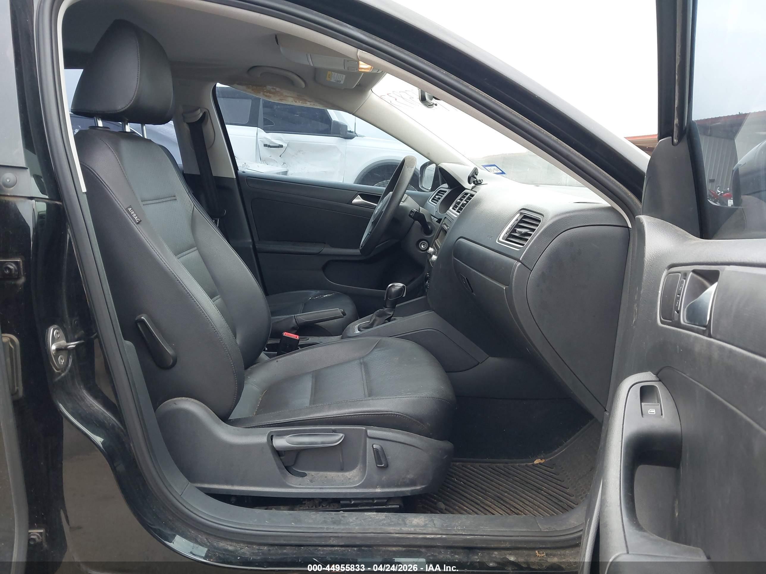 VOLKSWAGEN JETTA image 5