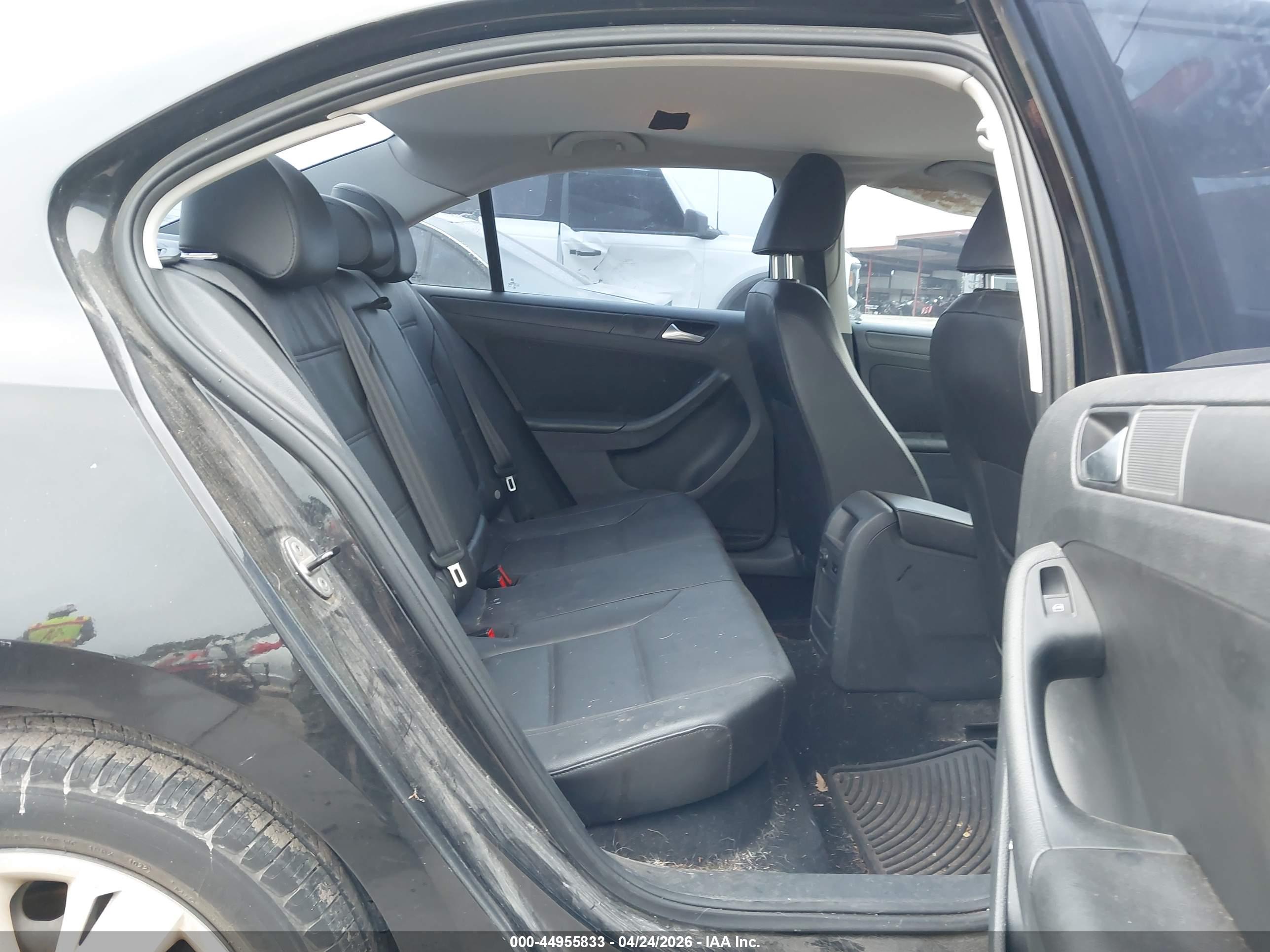 VOLKSWAGEN JETTA image 8