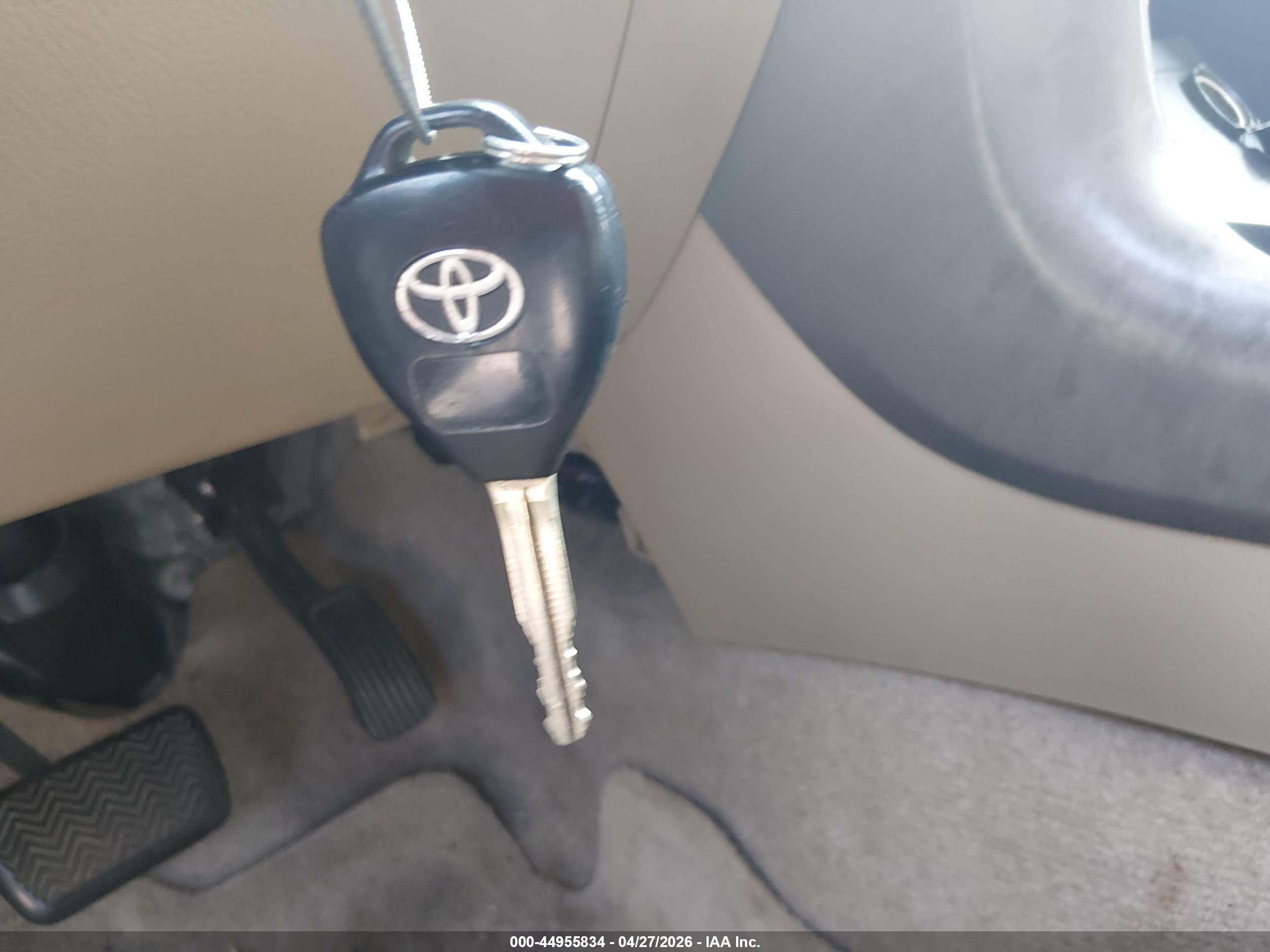 TOYOTA RAV4 image 11