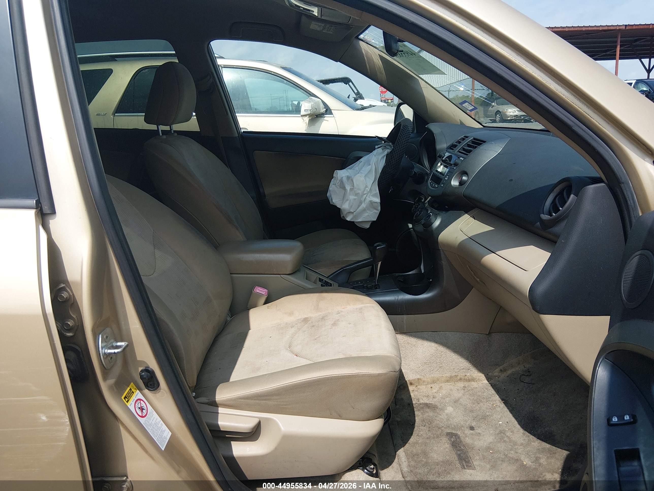 TOYOTA RAV4 image 5