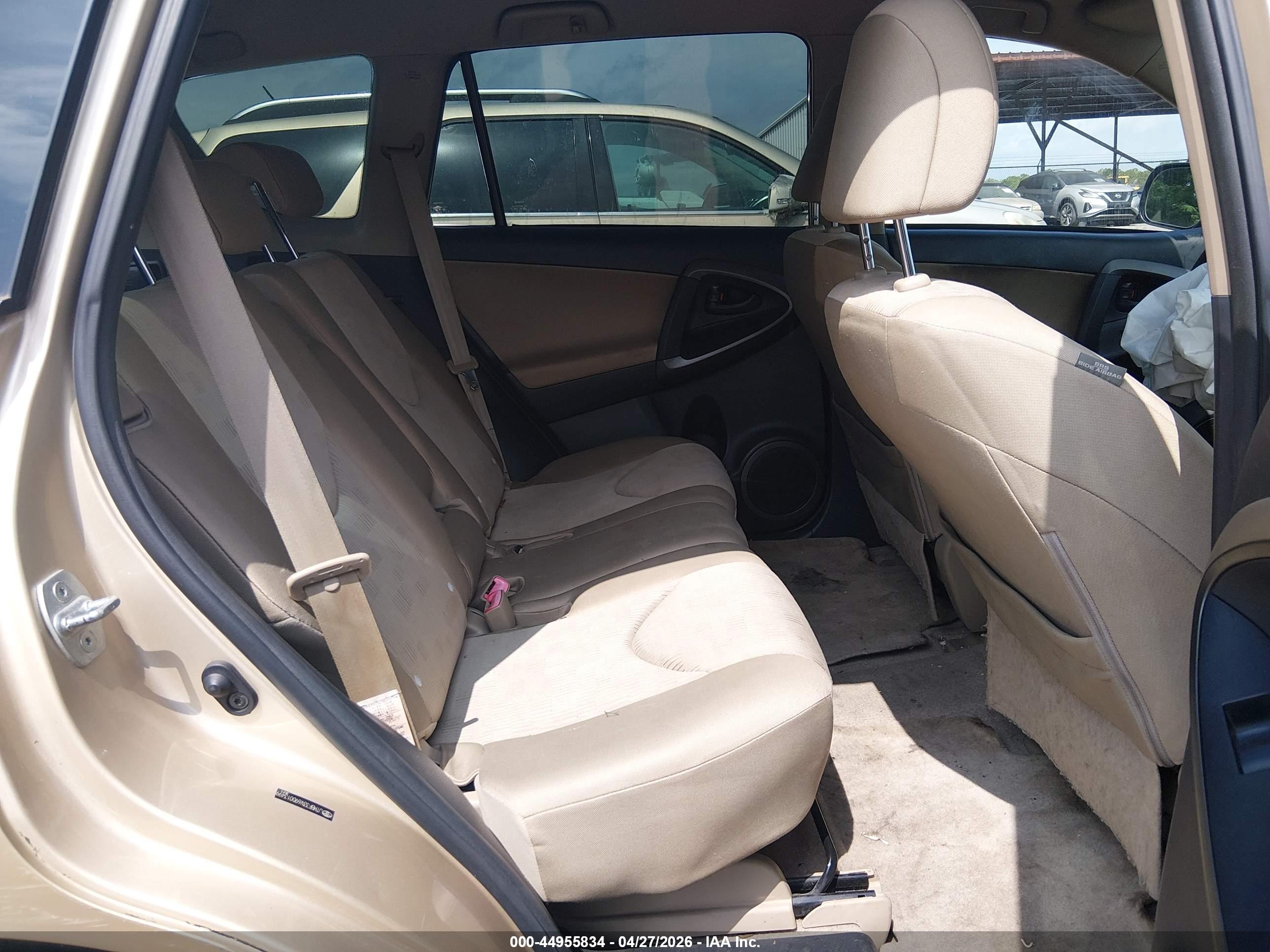 TOYOTA RAV4 image 8