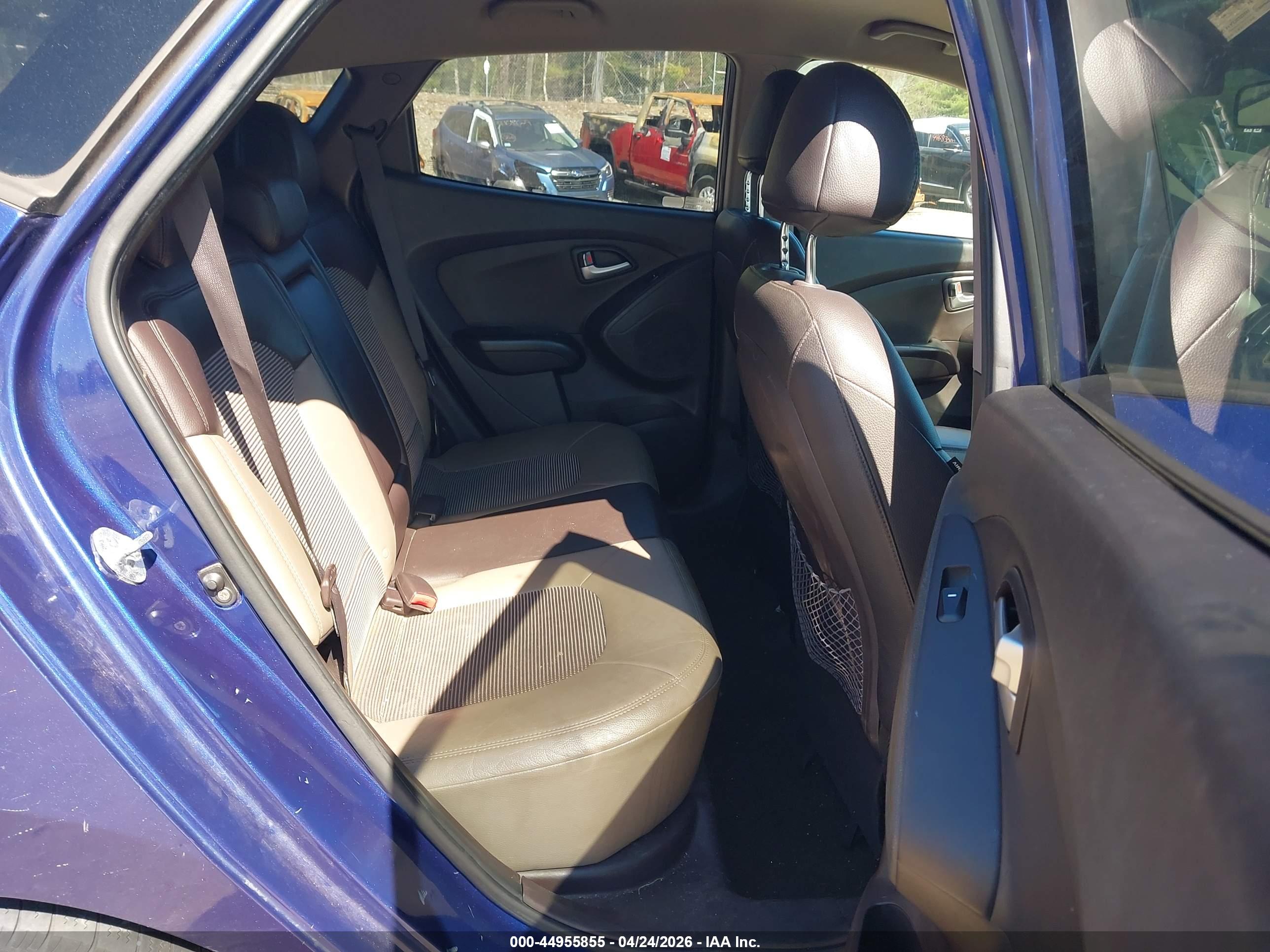 HYUNDAI TUCSON image 8