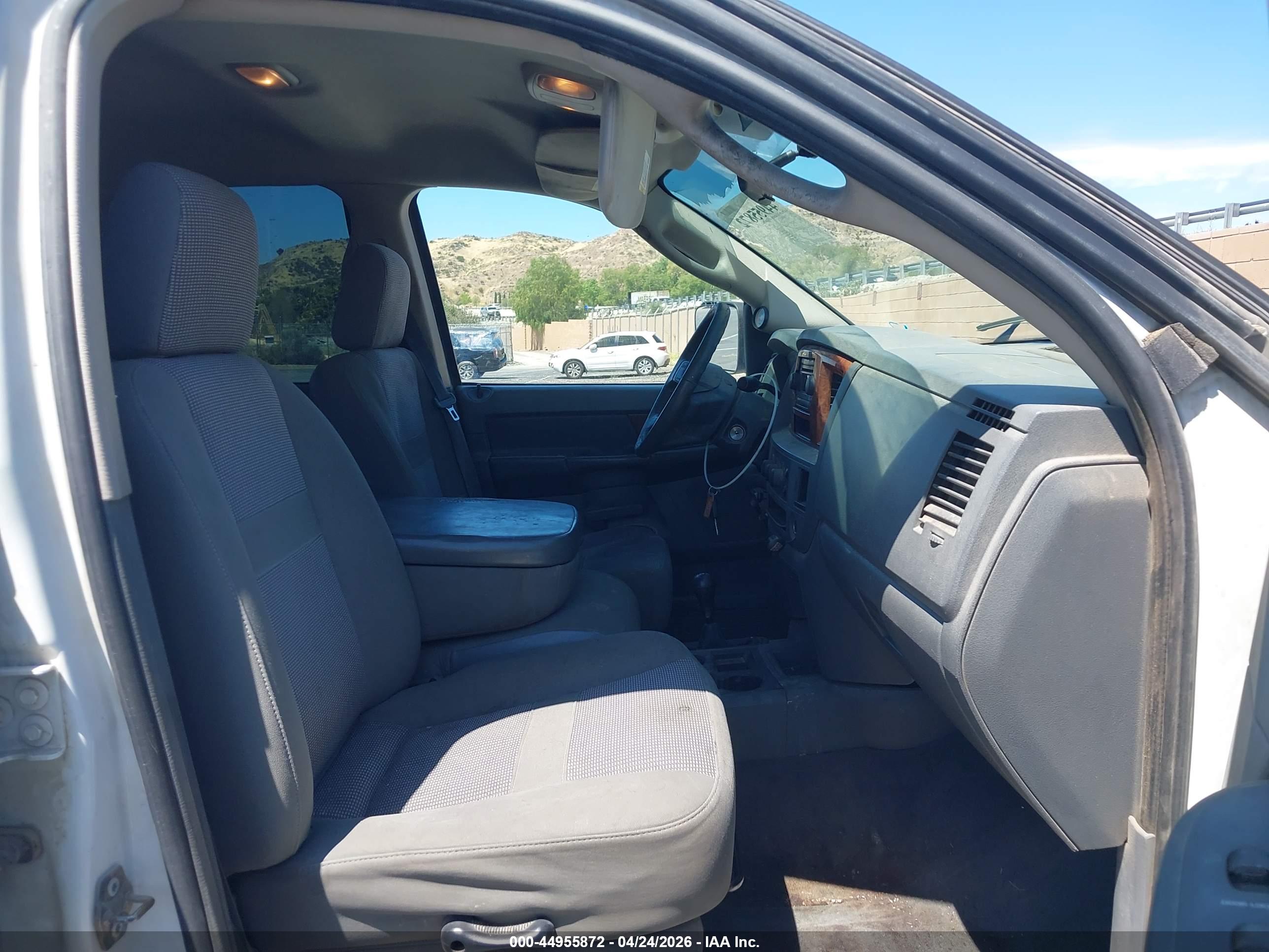 DODGE RAM image 5