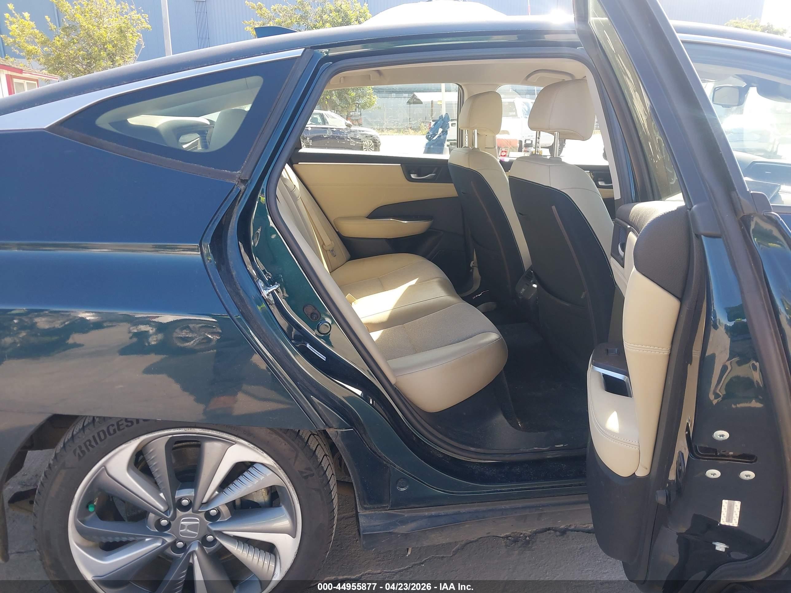 HONDA CLARITY image 8