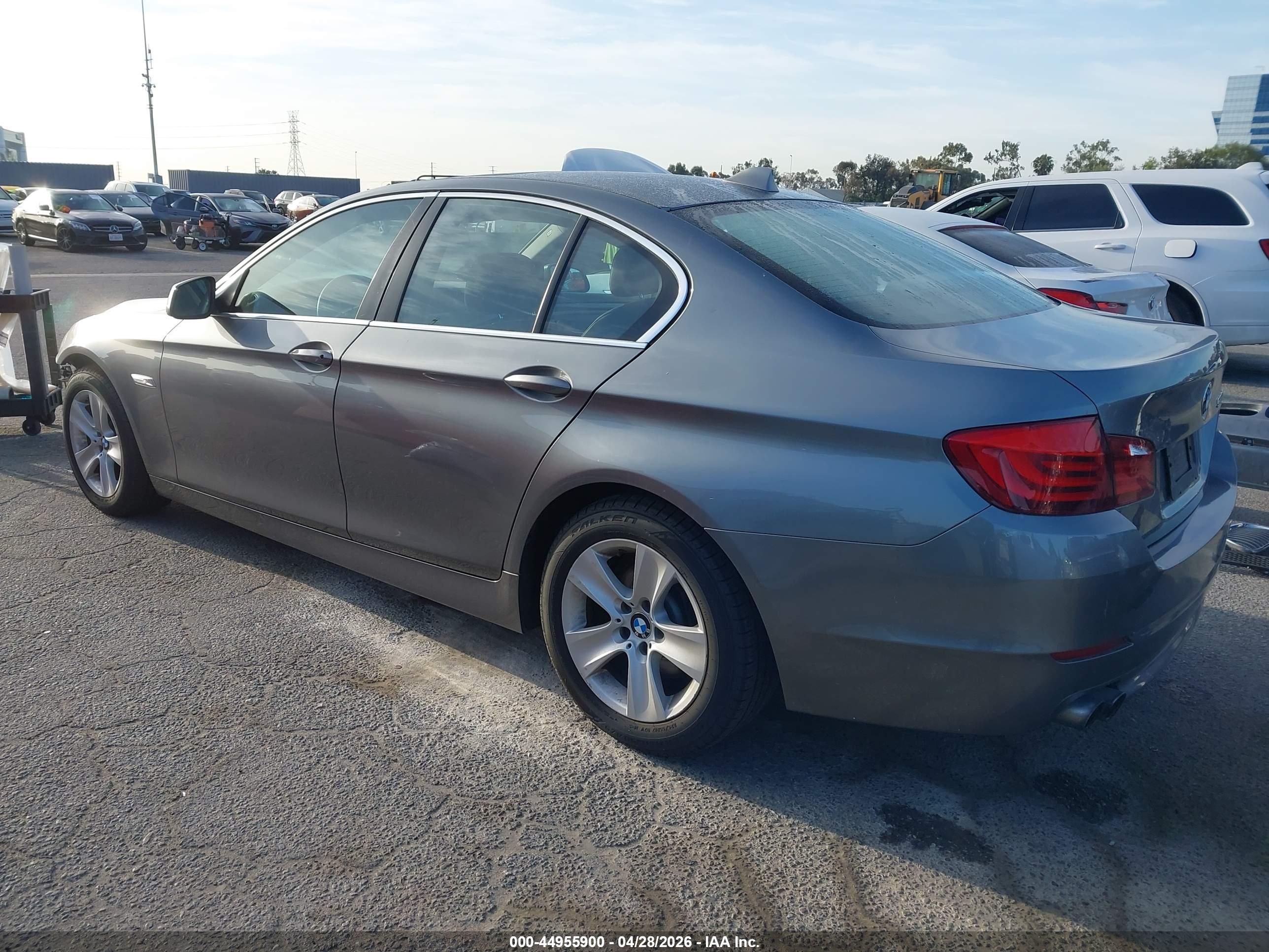 BMW 528I image 3