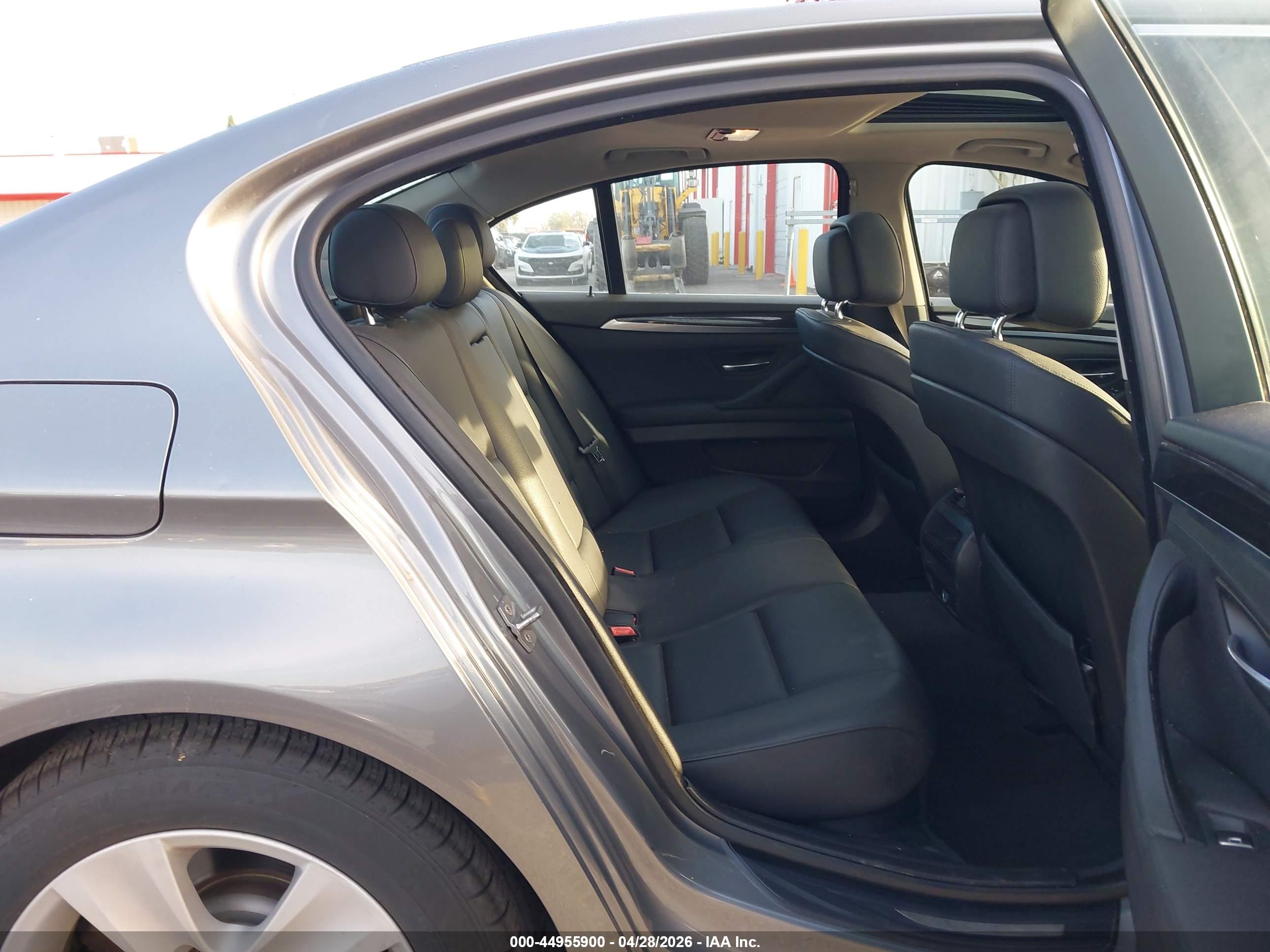 BMW 528I image 8