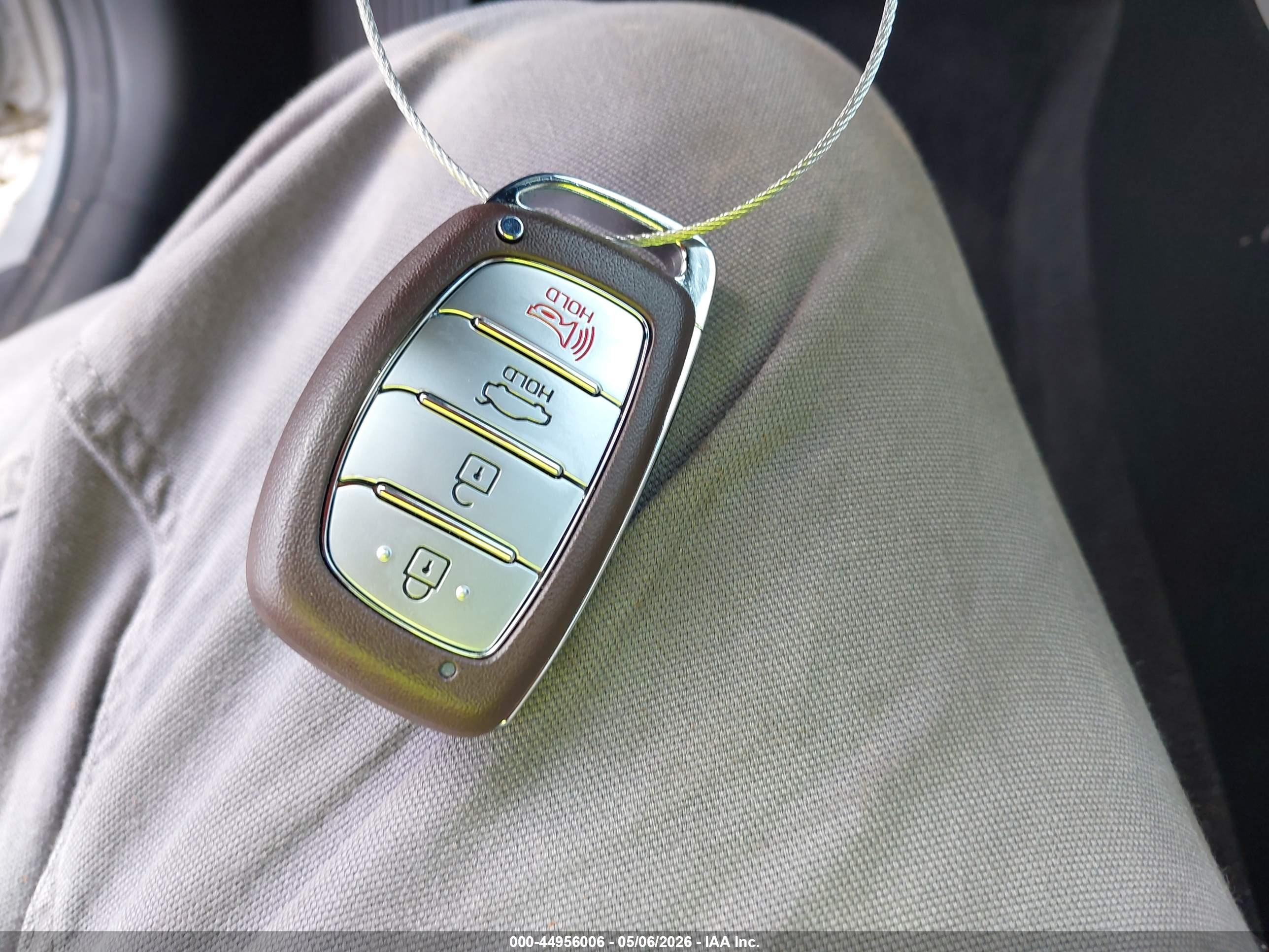 HYUNDAI ELANTRA image 11