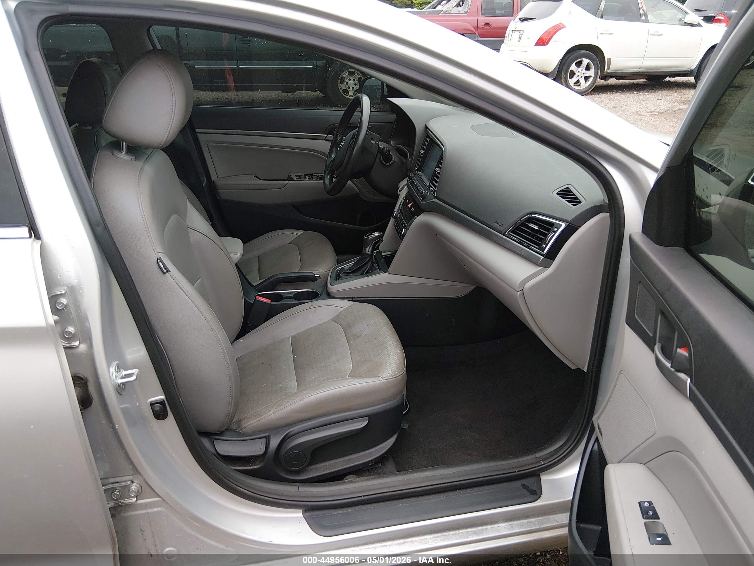 HYUNDAI ELANTRA image 5