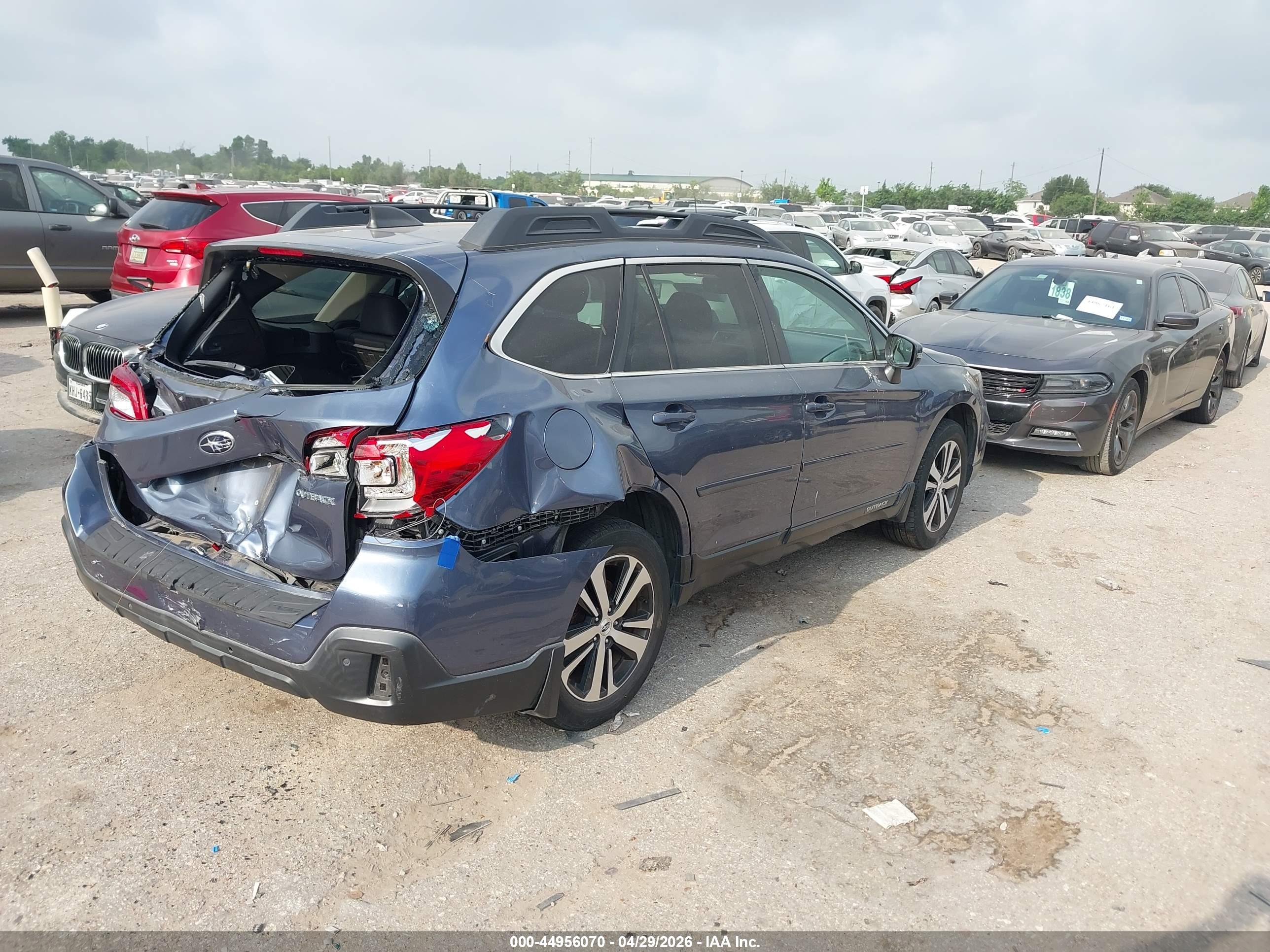 SUBARU OUTBACK image 4