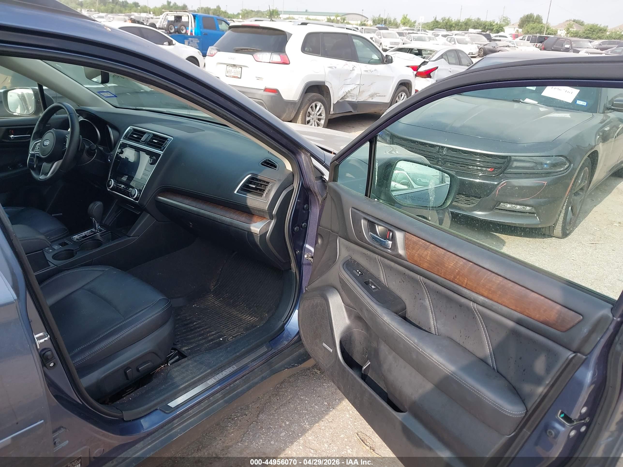 SUBARU OUTBACK image 5