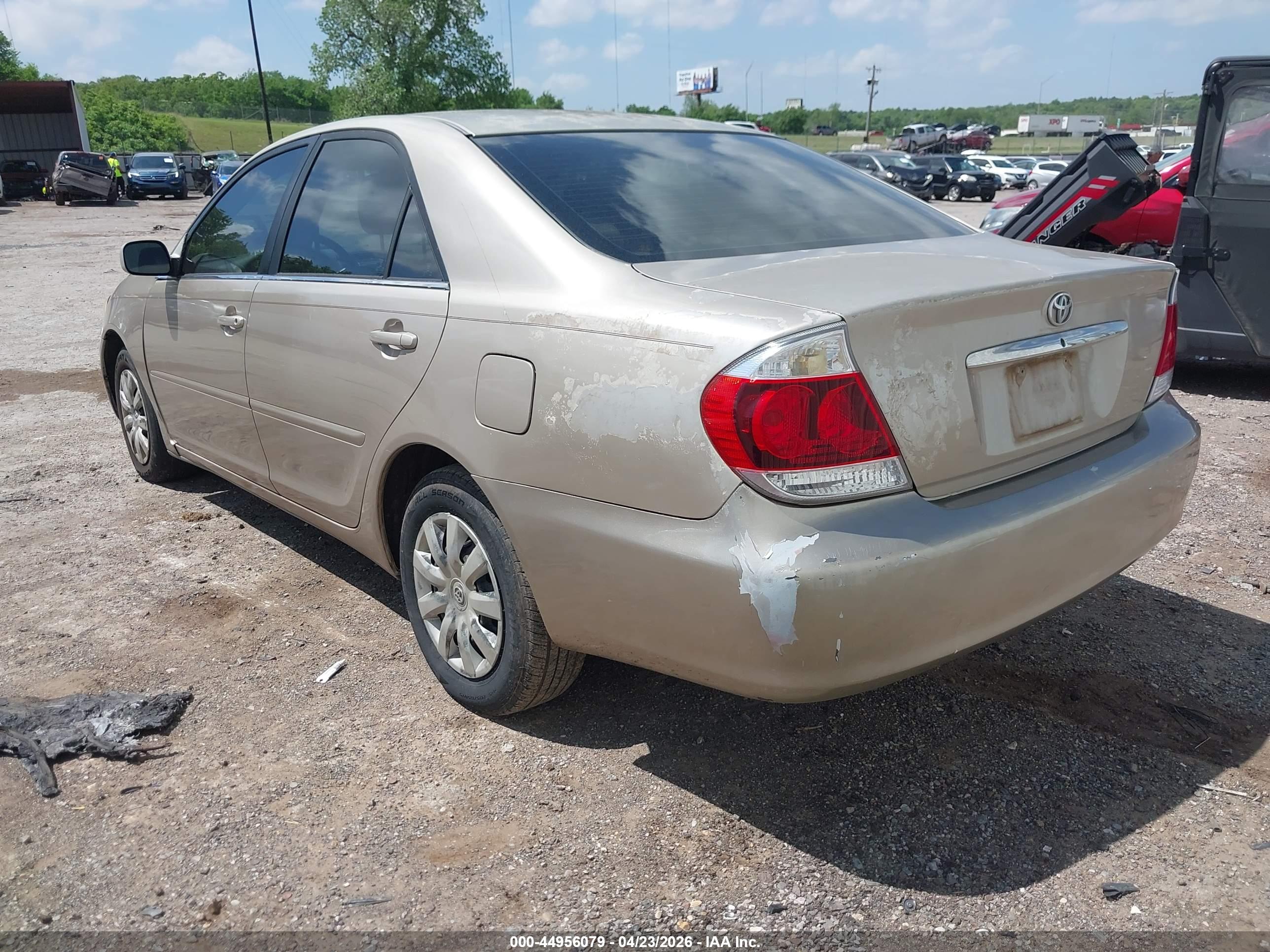TOYOTA CAMRY image 3