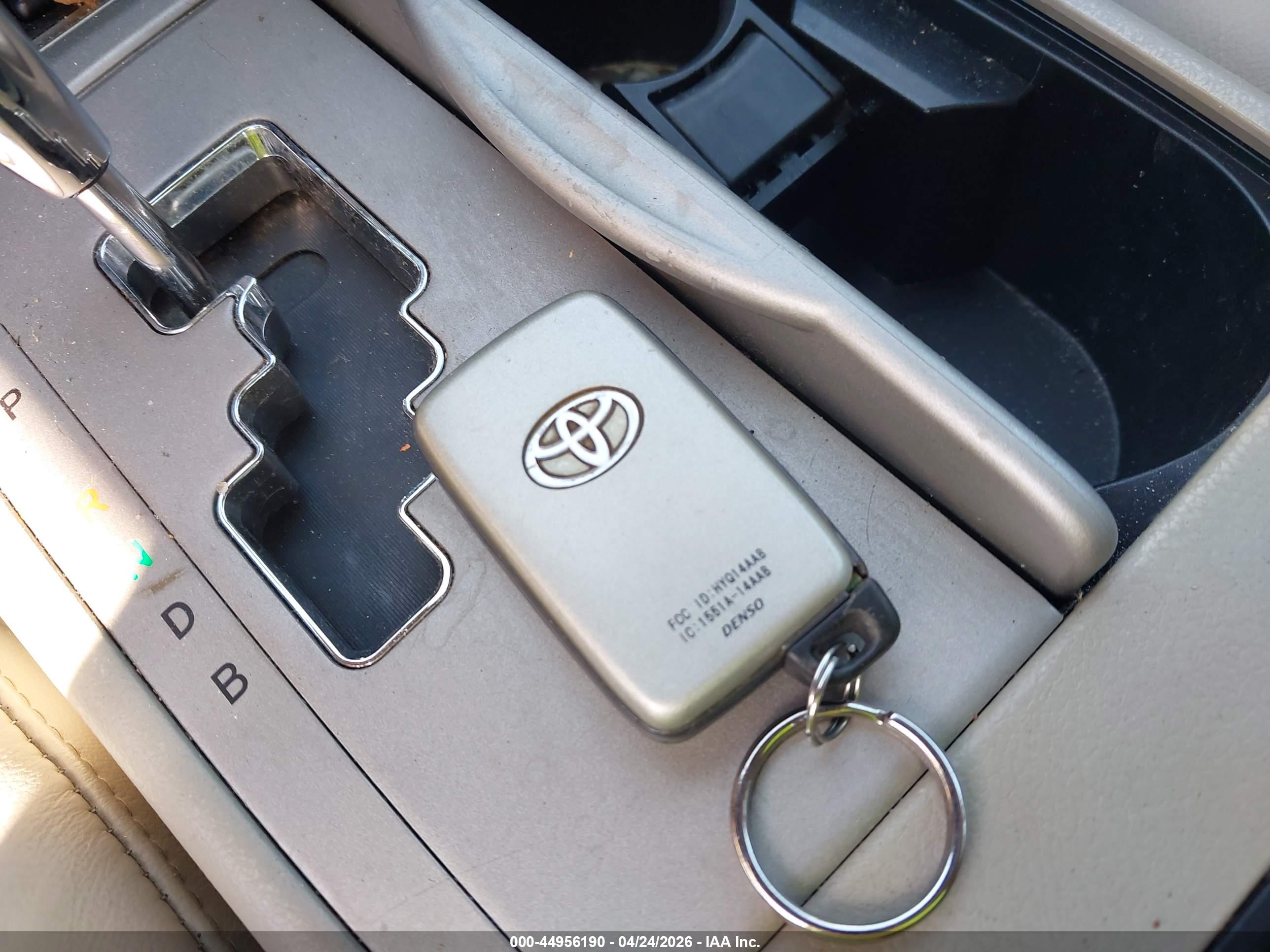 TOYOTA CAMRY image 11