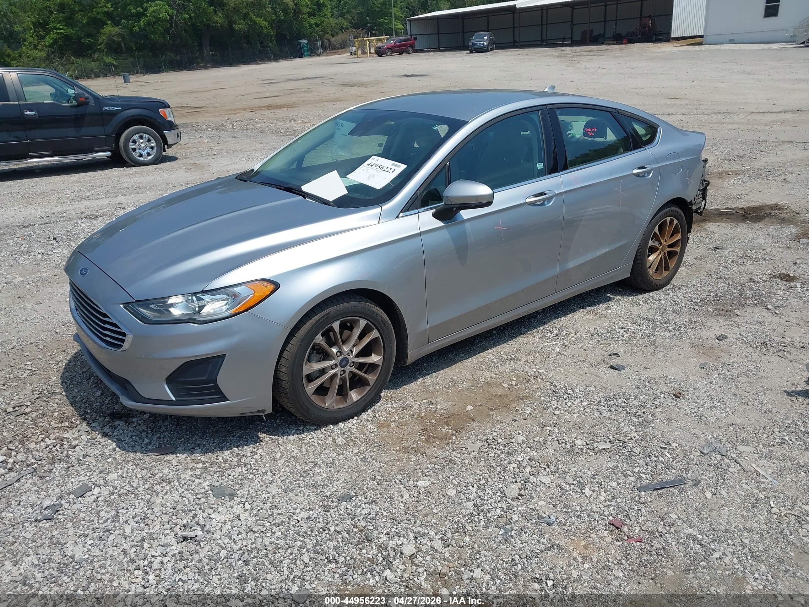 FORD FUSION image 2