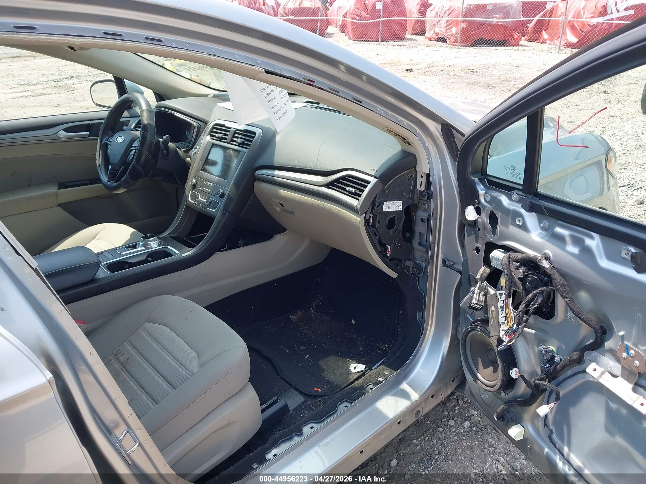 FORD FUSION image 5