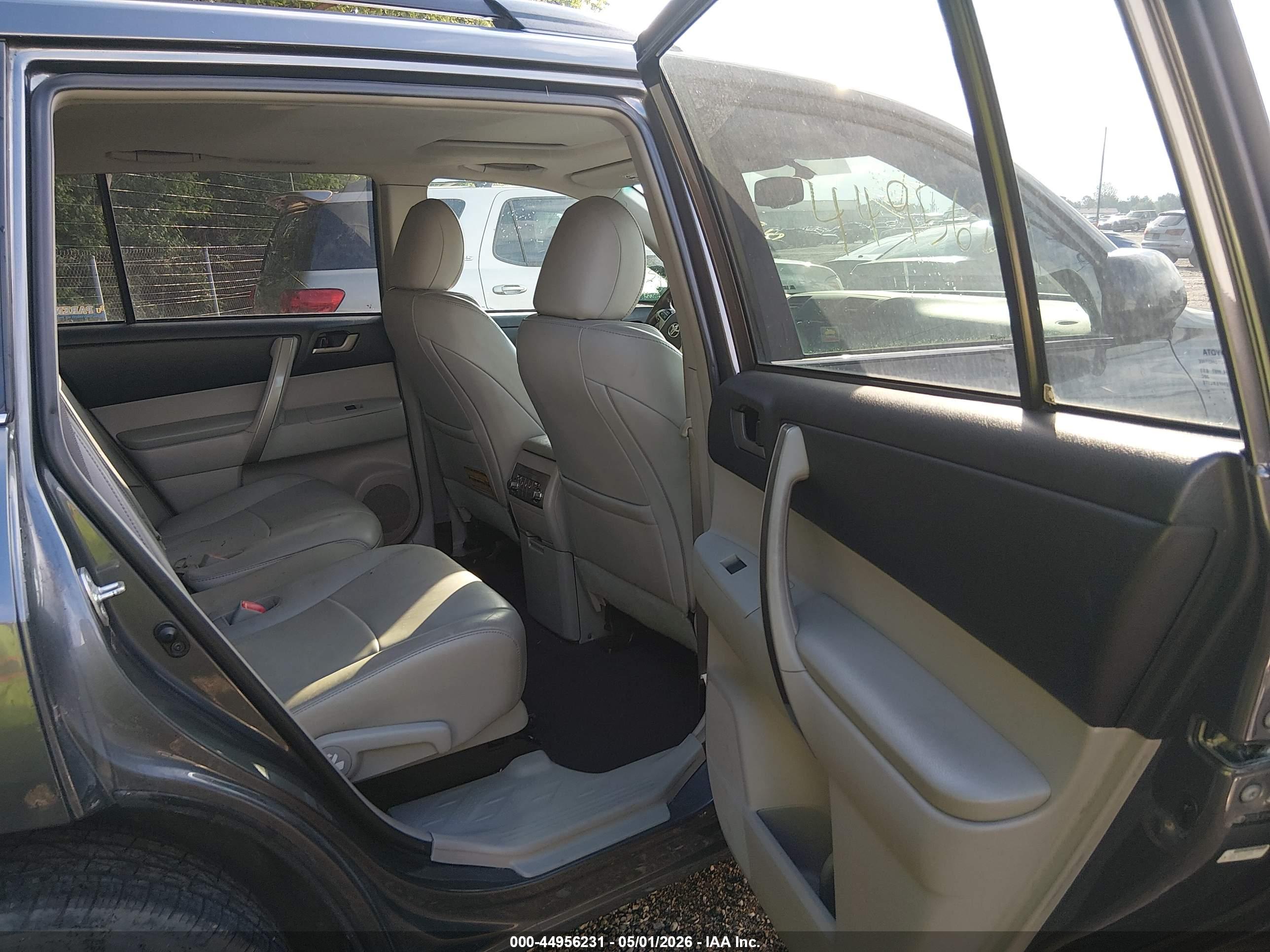 TOYOTA HIGHLANDER image 8