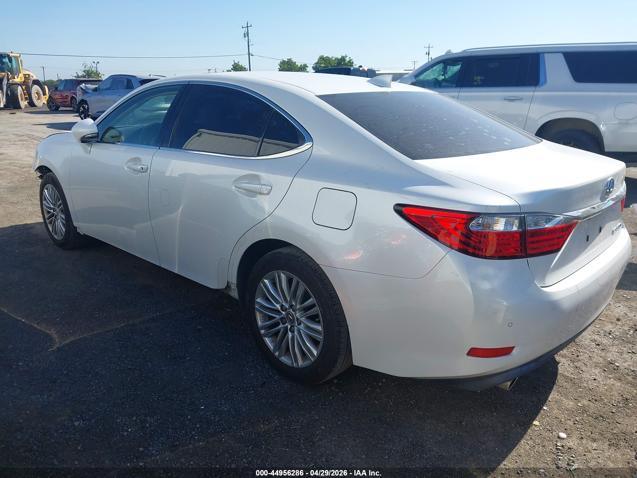 LEXUS ES image 3