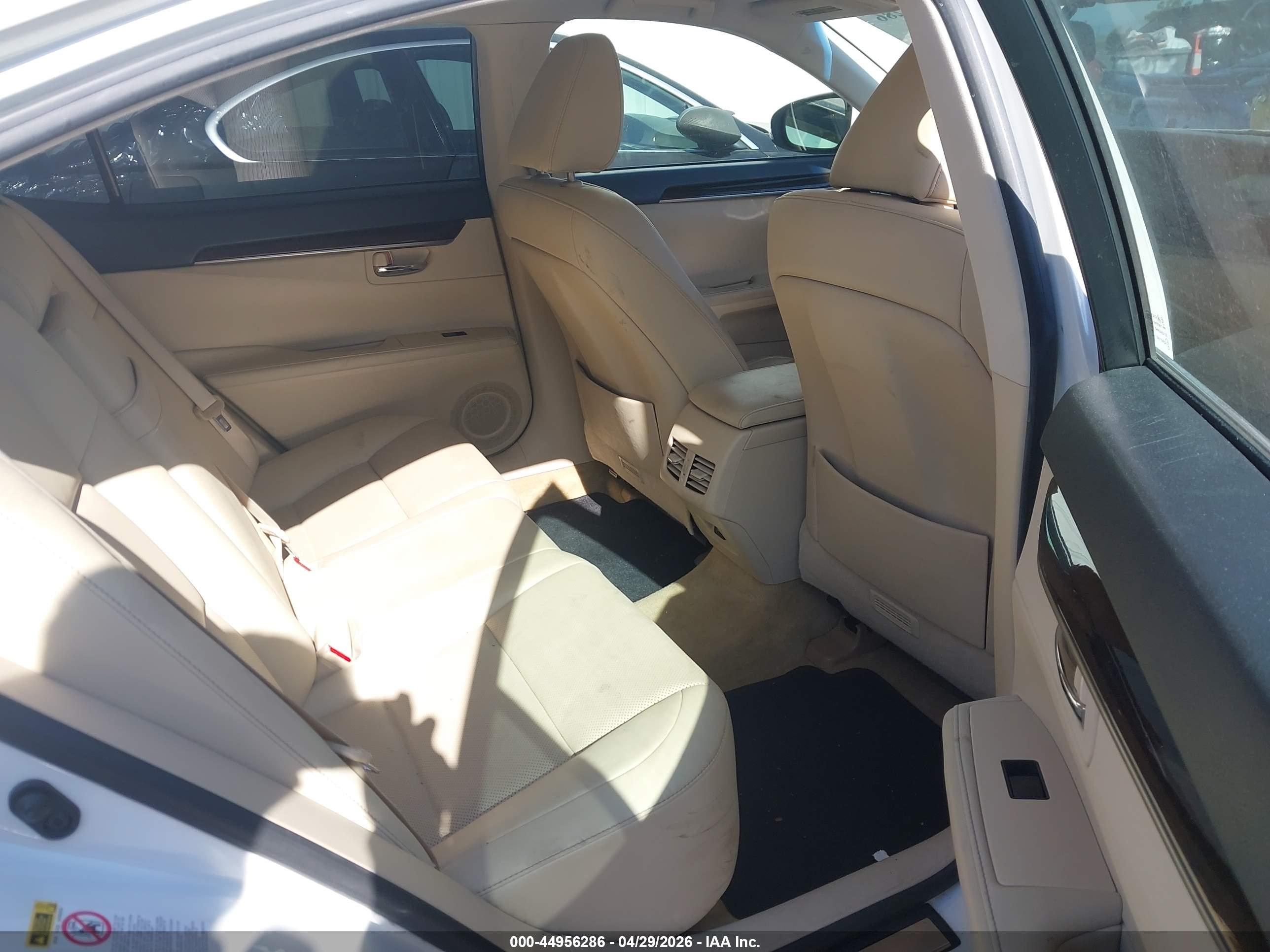 LEXUS ES image 8