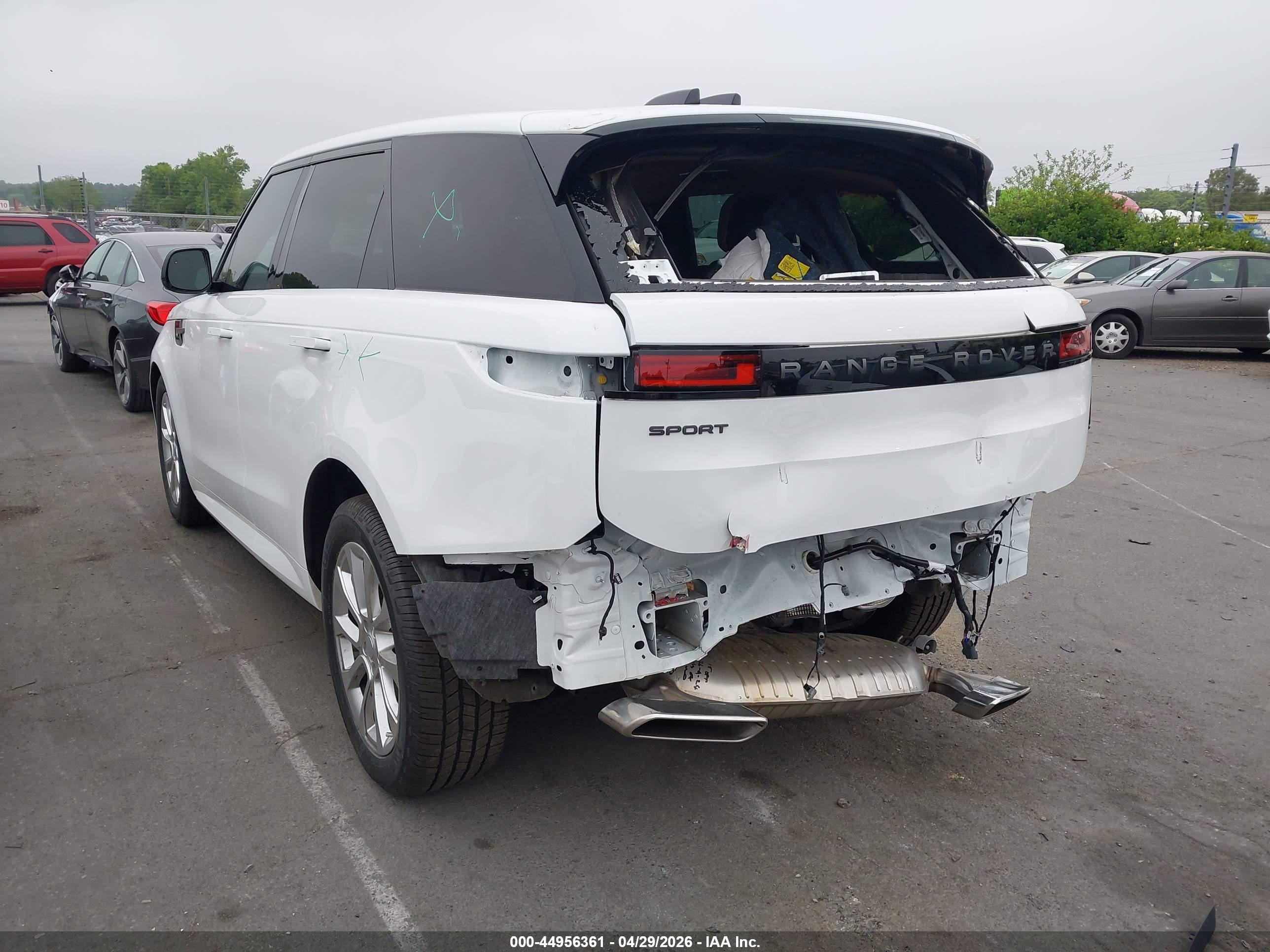 LAND ROVER image 3