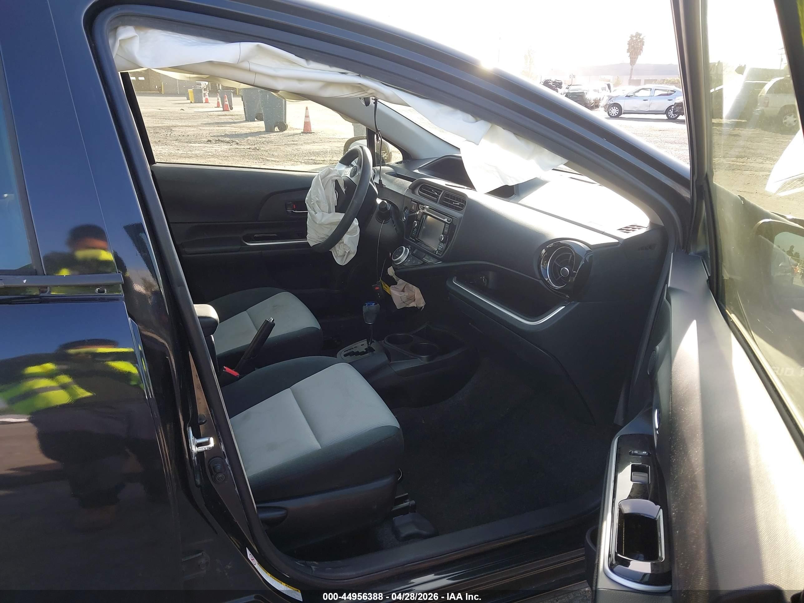 TOYOTA PRIUS image 5