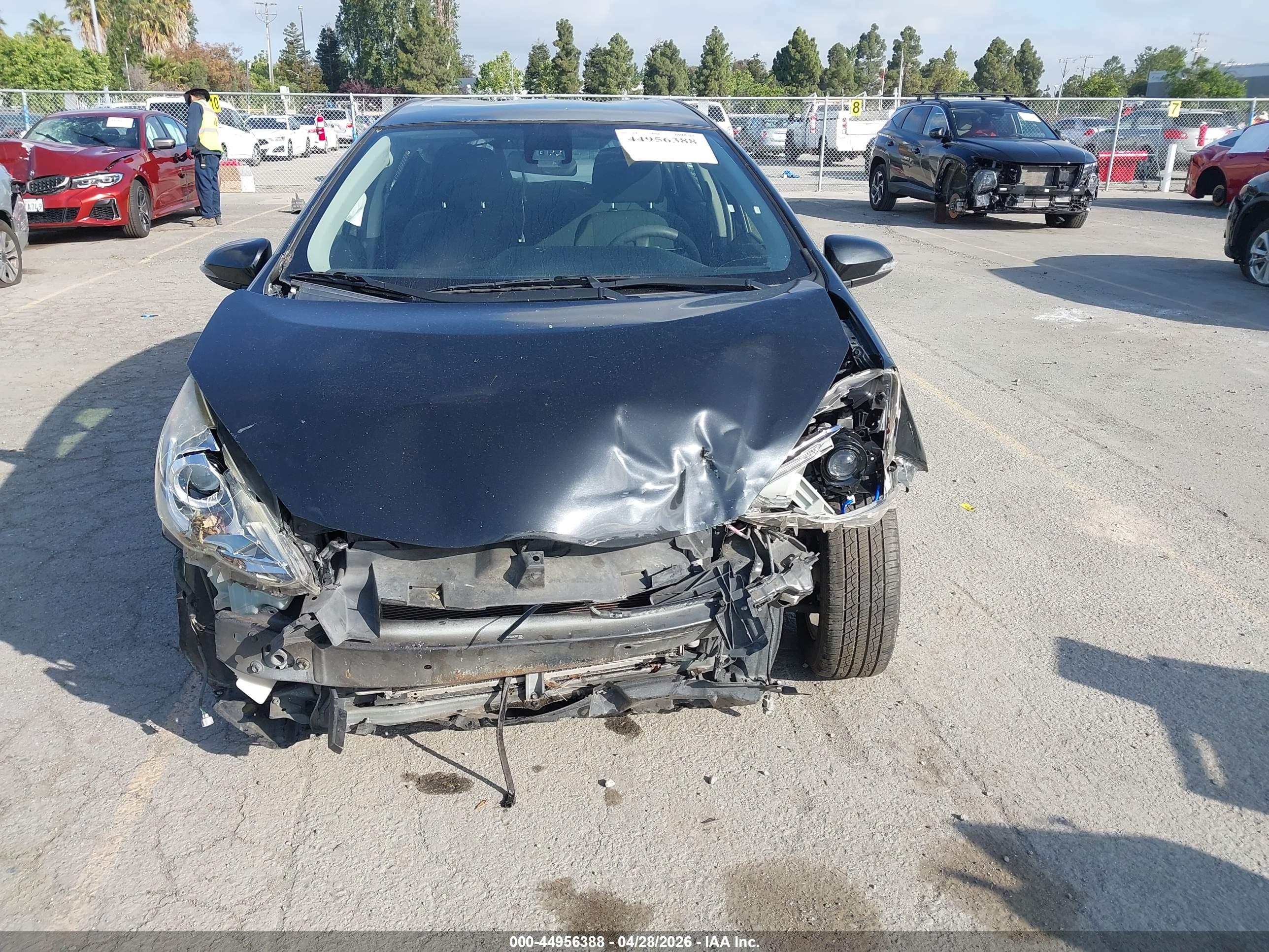 TOYOTA PRIUS image 6
