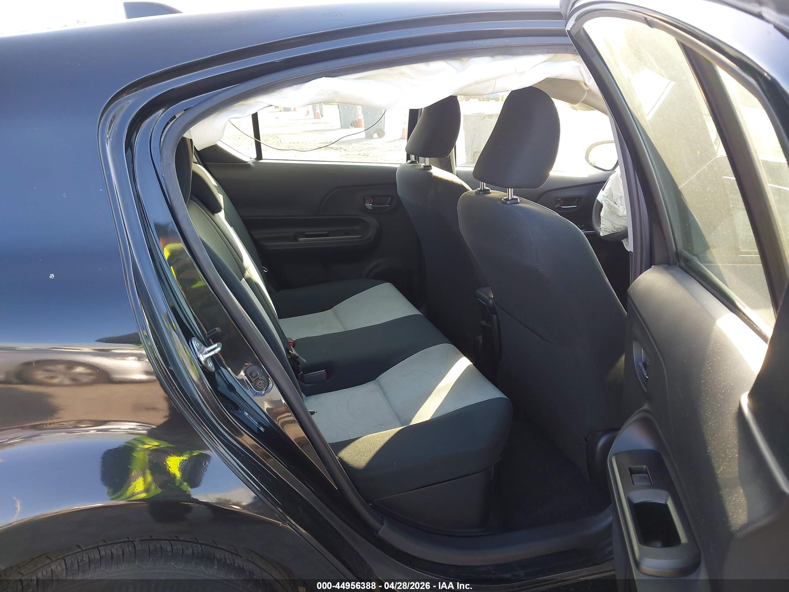 TOYOTA PRIUS image 8