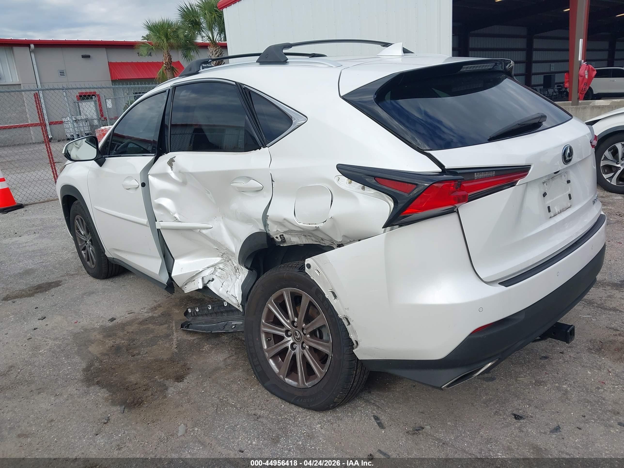 LEXUS NX image 3