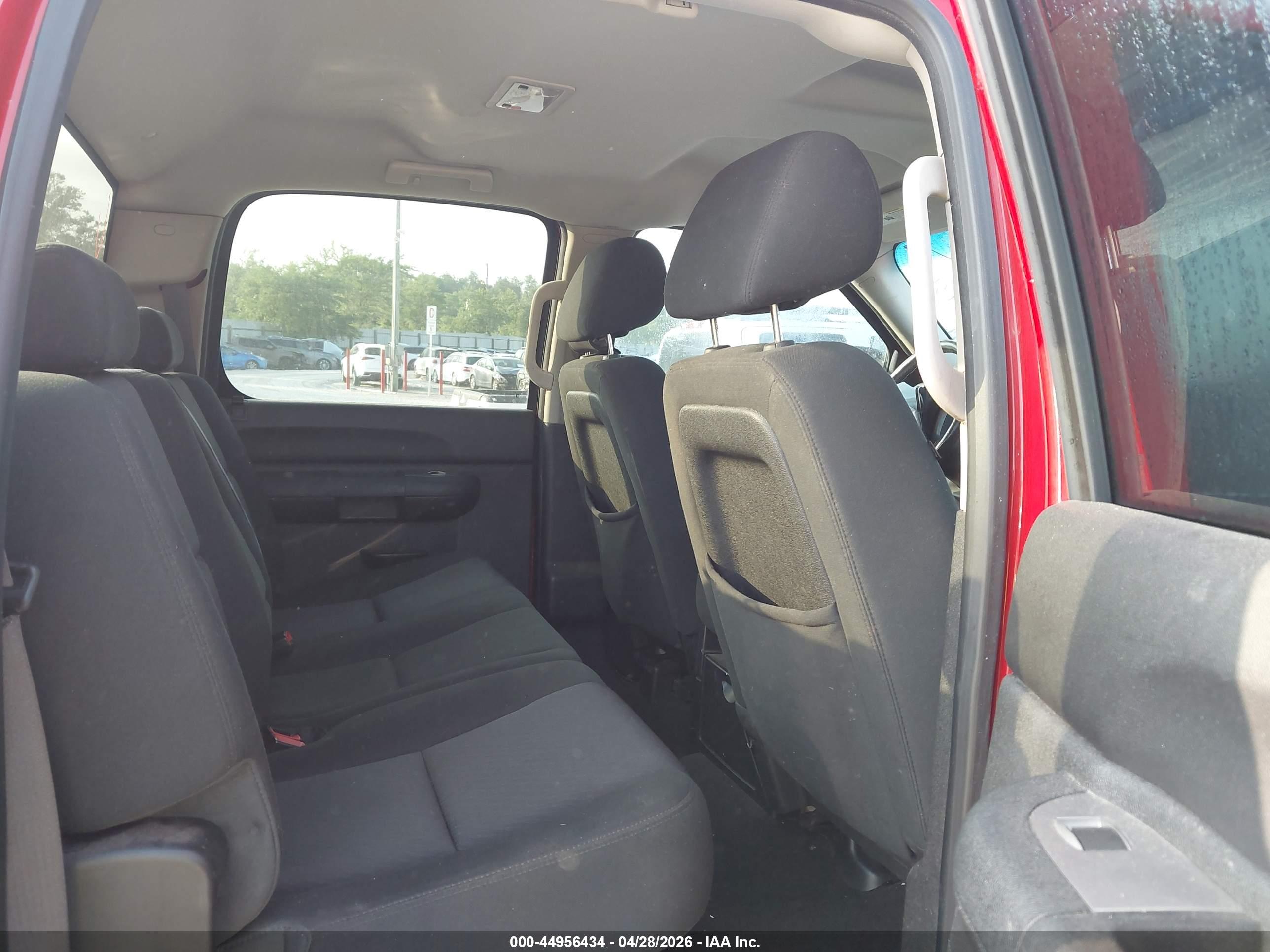 CHEVROLET SILVERADO image 8