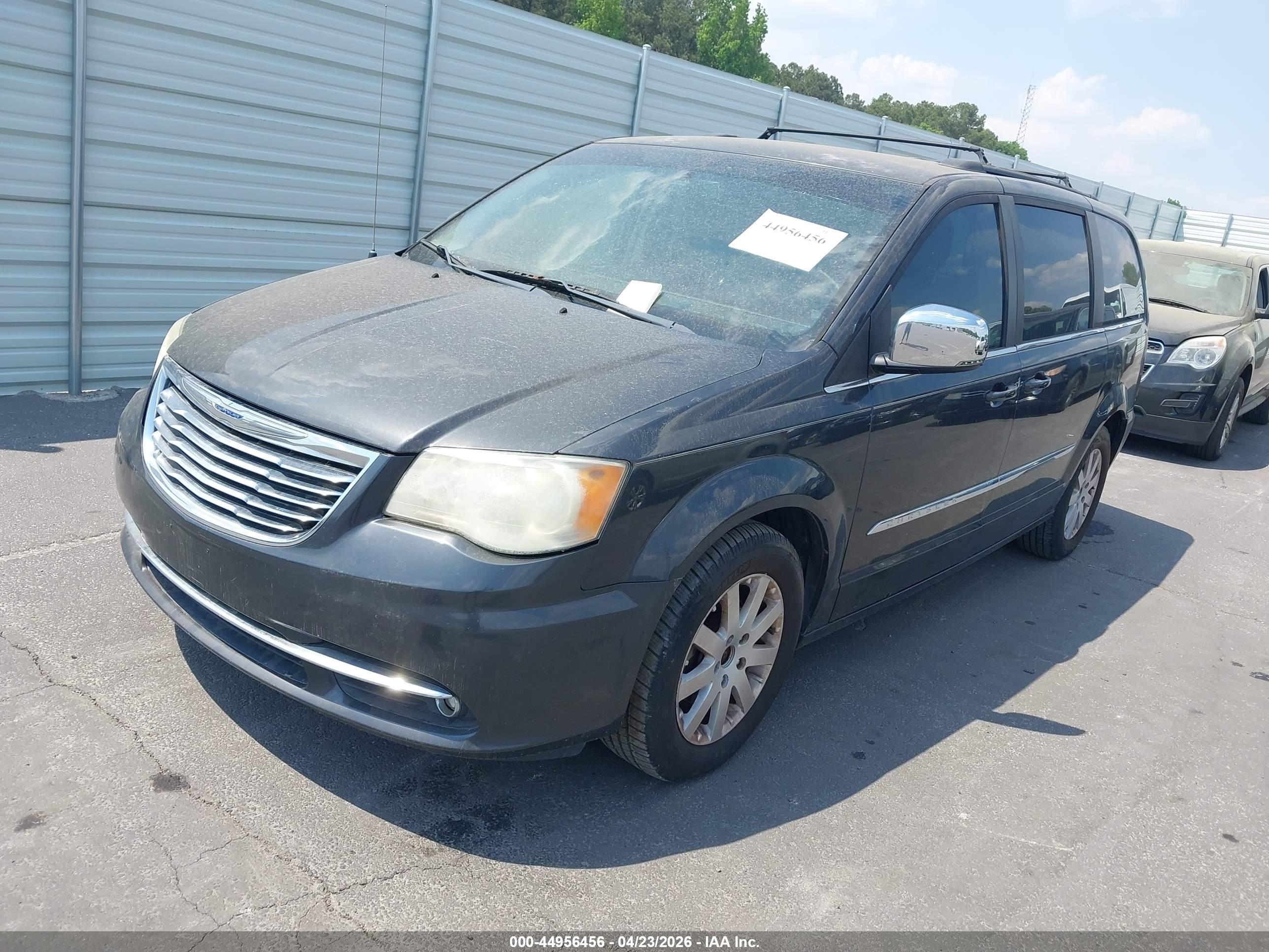 CHRYSLER TOWN image 2