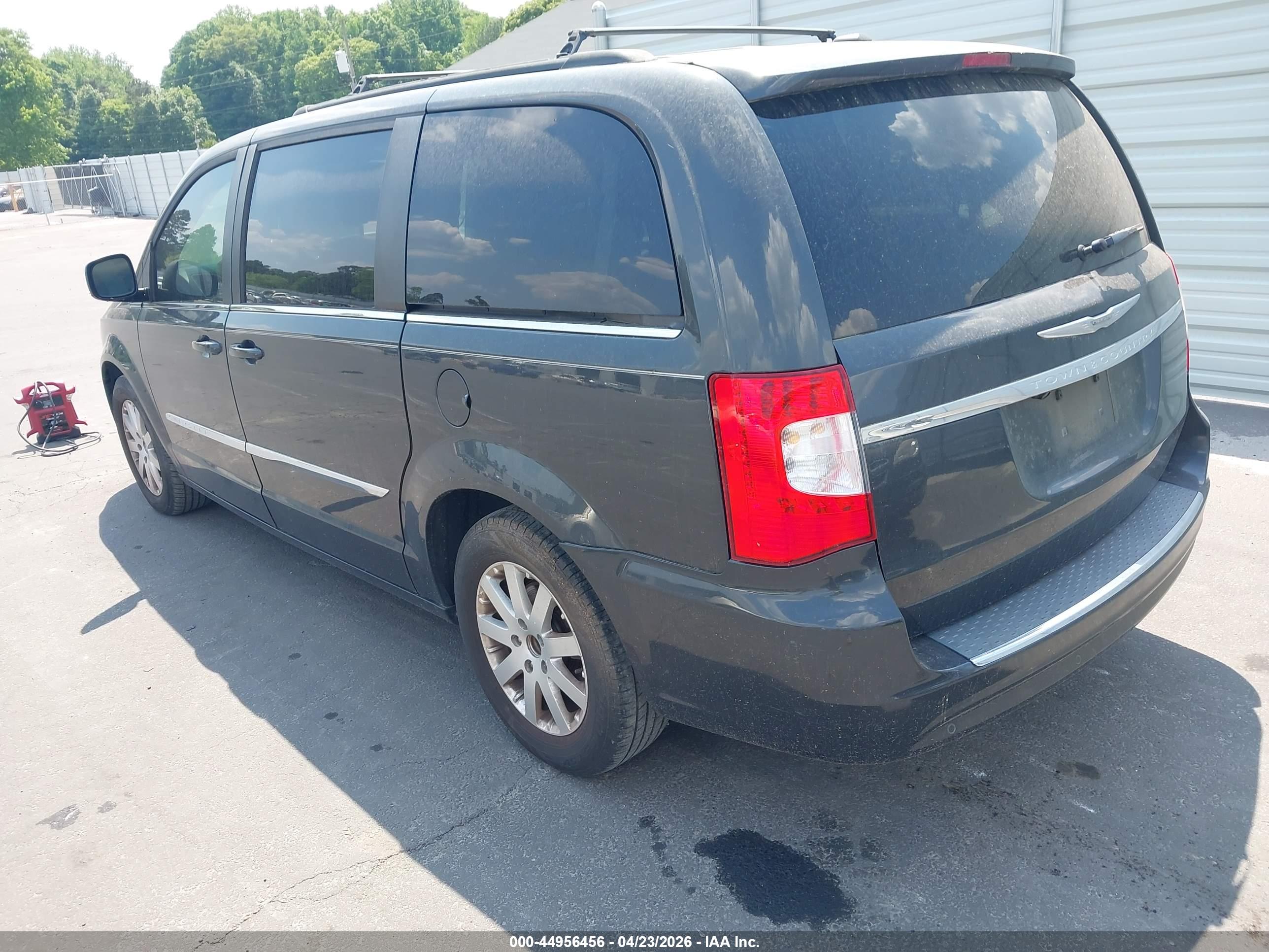 CHRYSLER TOWN image 3
