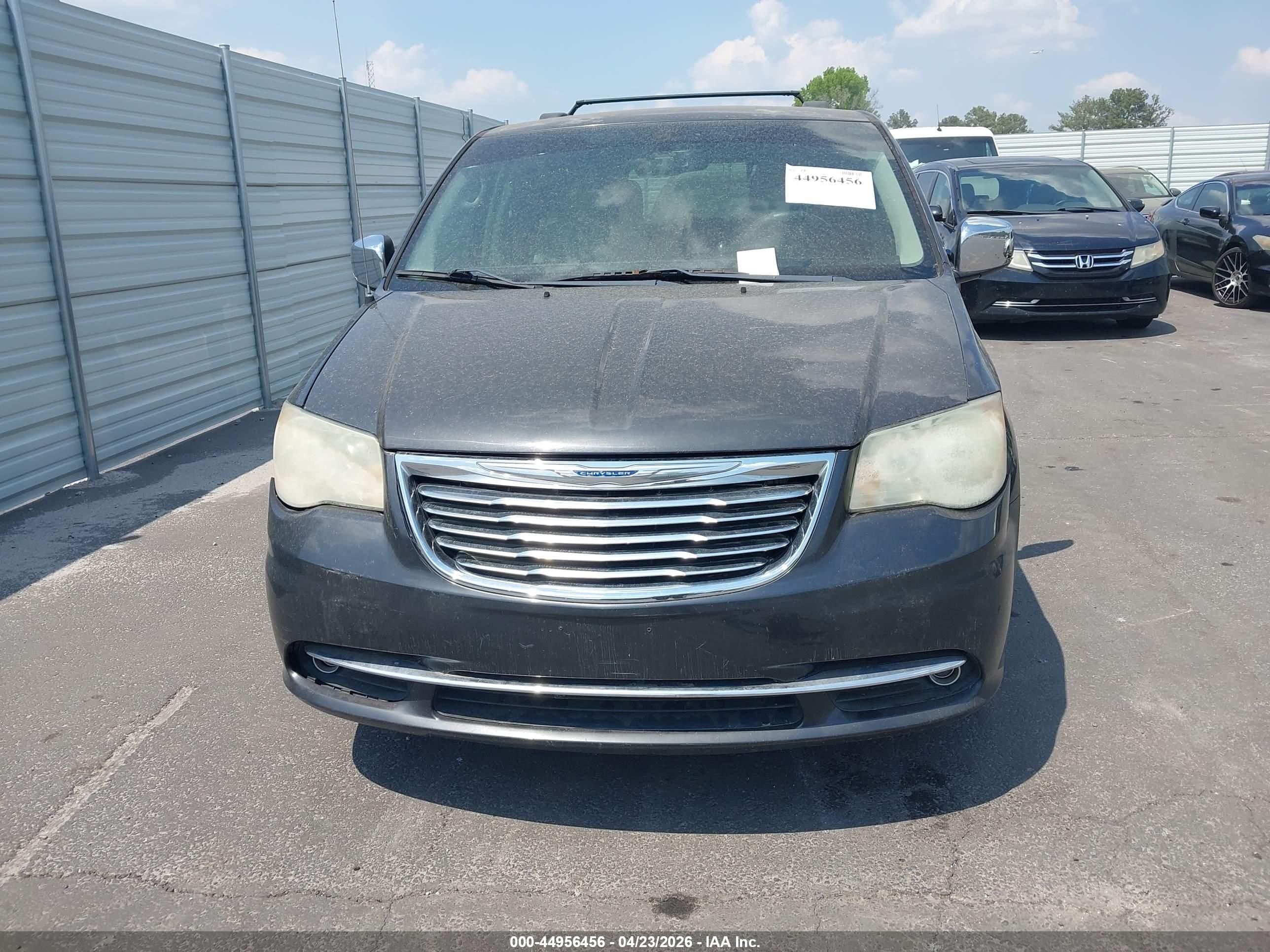 CHRYSLER TOWN image 6