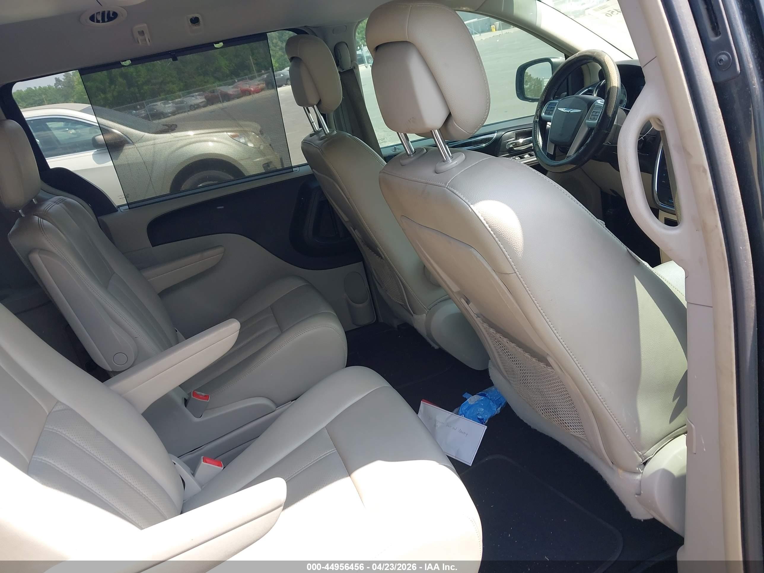 CHRYSLER TOWN image 8