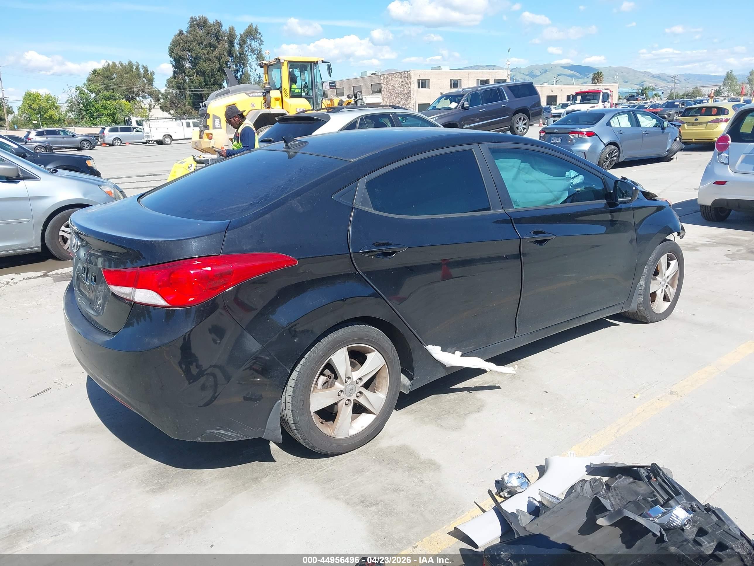 HYUNDAI ELANTRA image 4