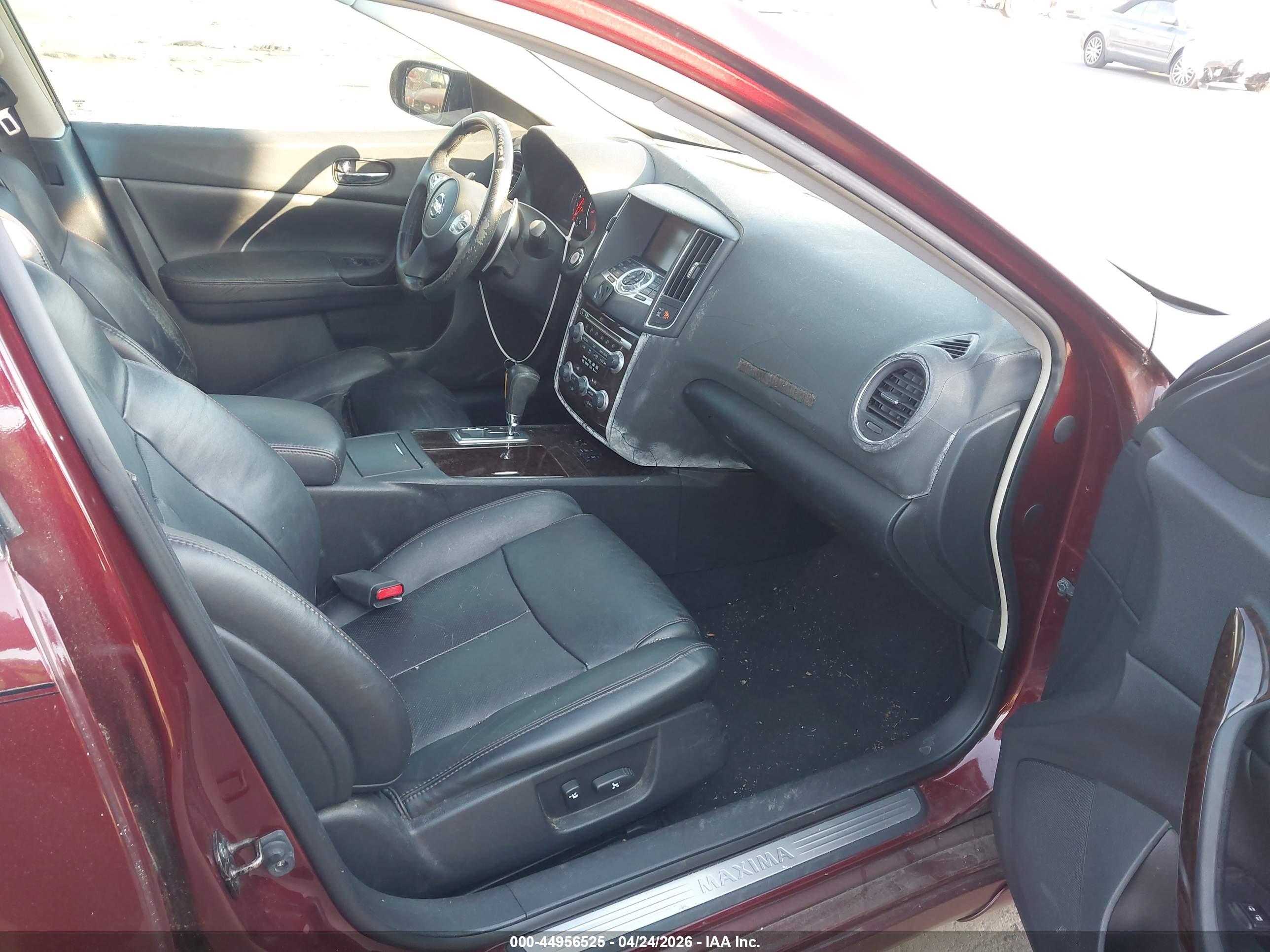 NISSAN MAXIMA image 5