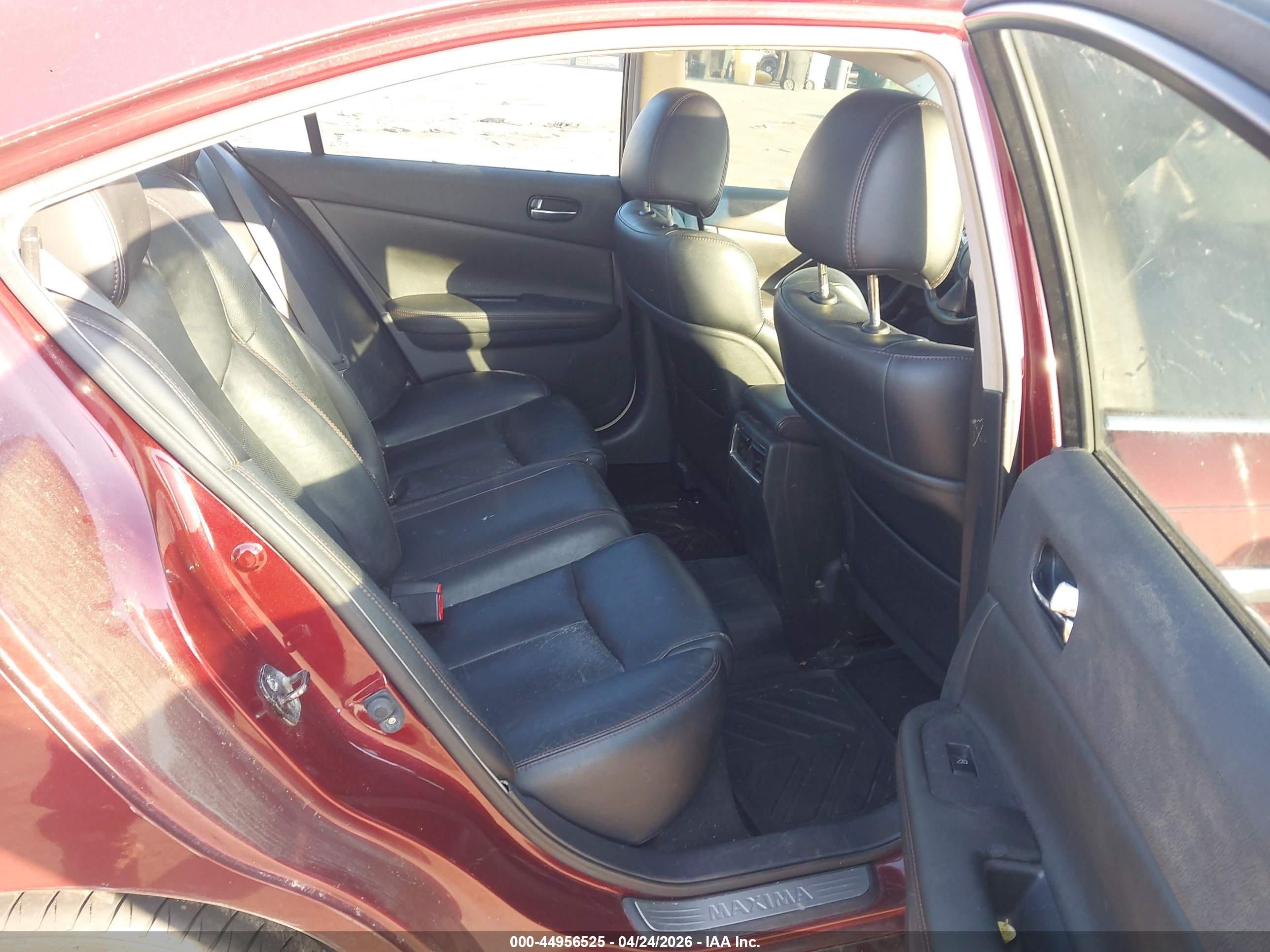 NISSAN MAXIMA image 8
