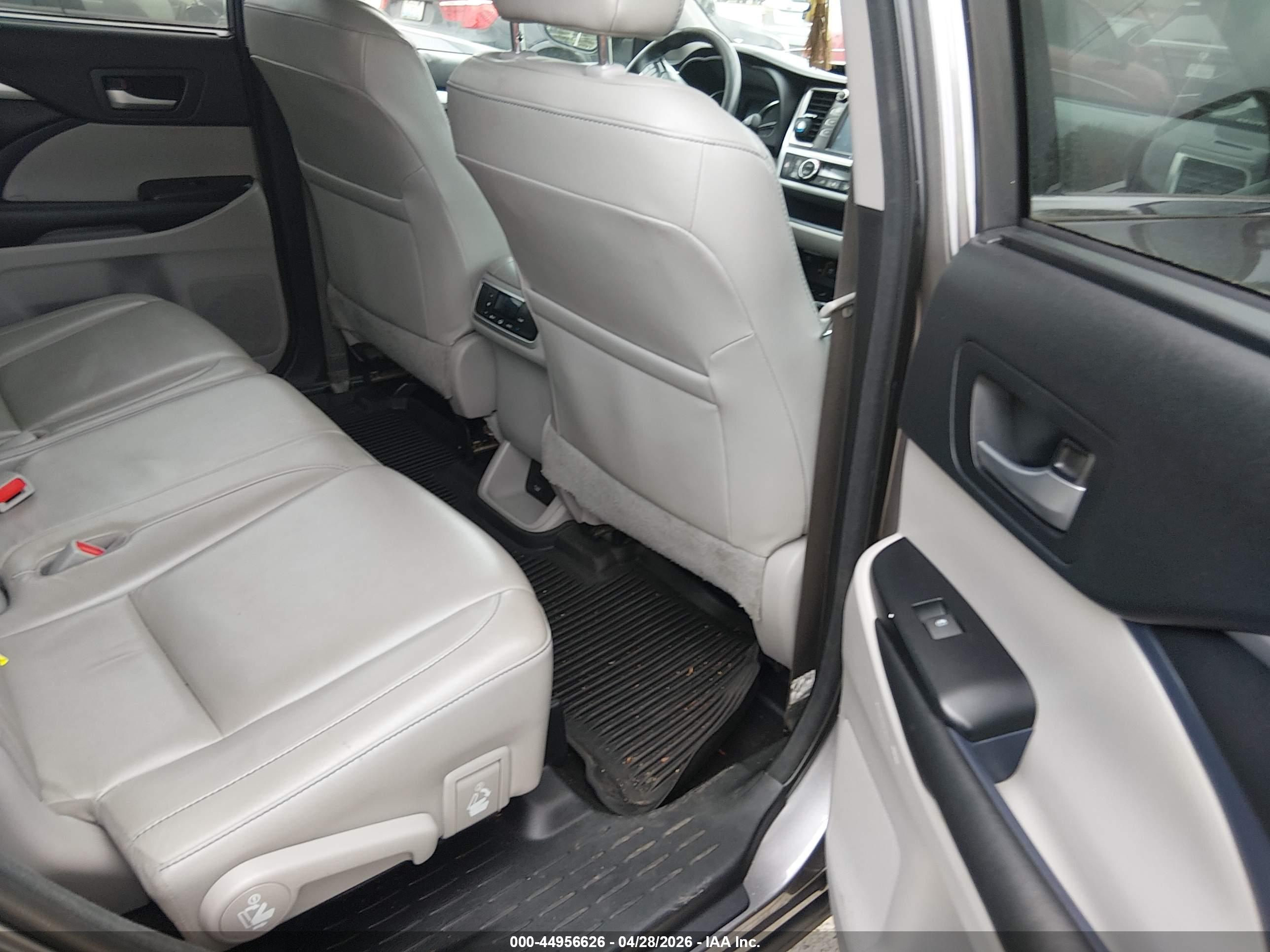 TOYOTA HIGHLANDER image 8