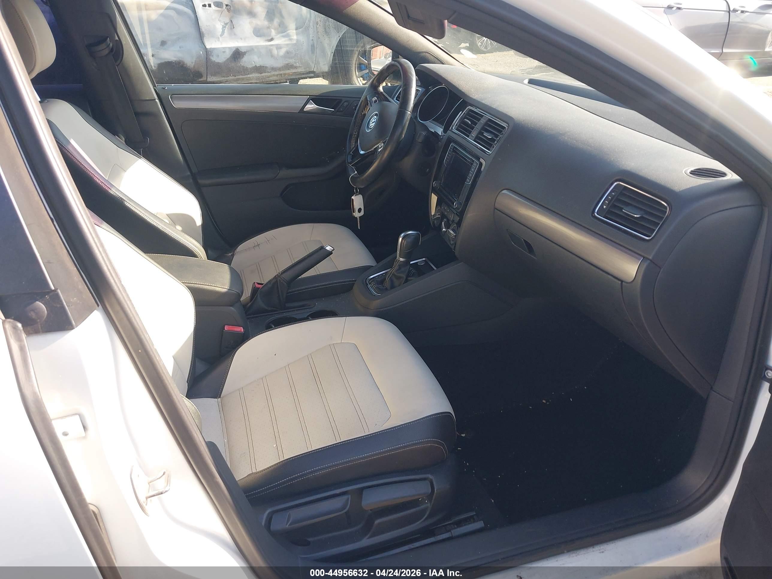 VOLKSWAGEN JETTA image 5