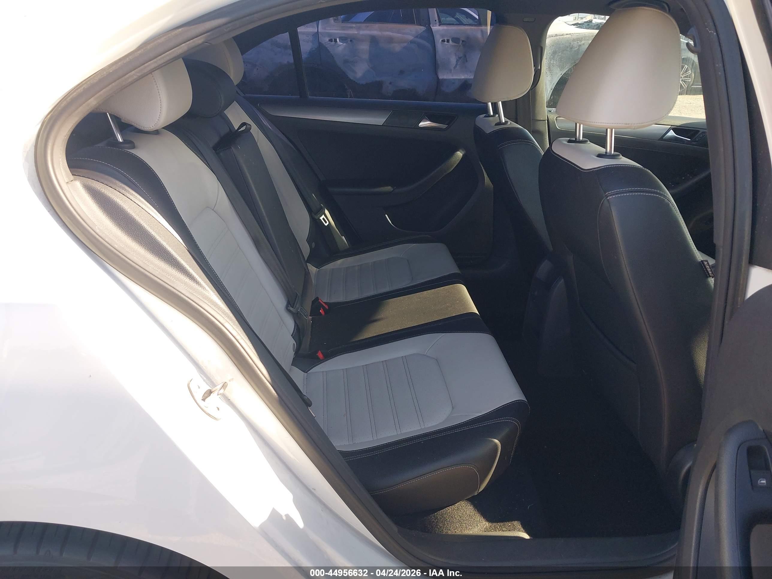 VOLKSWAGEN JETTA image 8