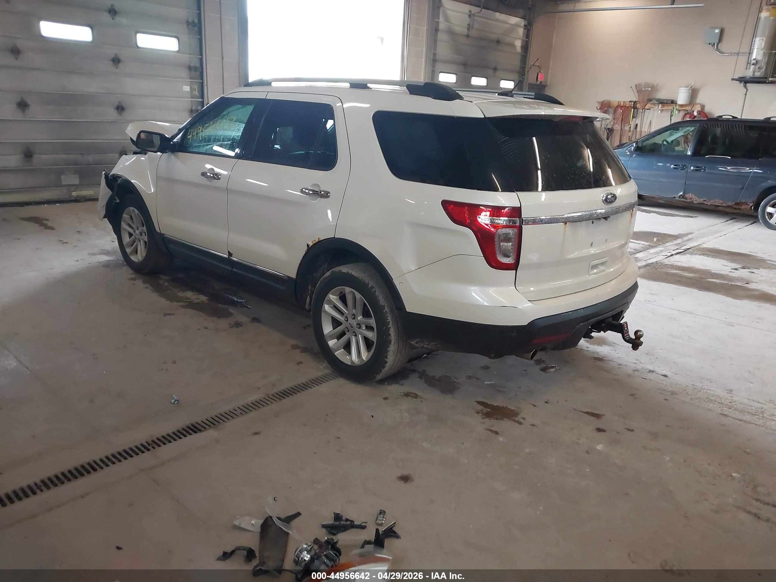 FORD EXPLORER image 3