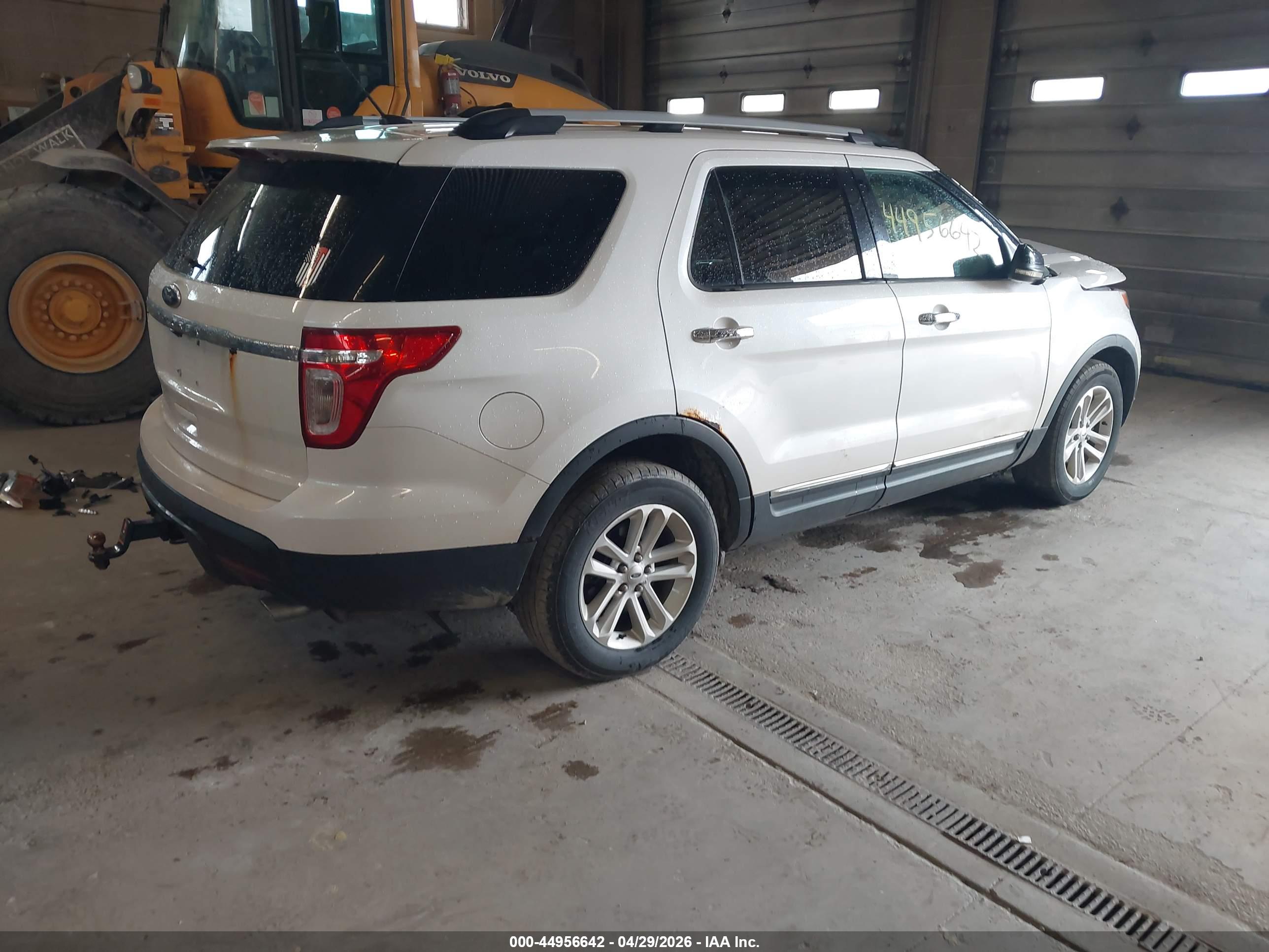 FORD EXPLORER image 4