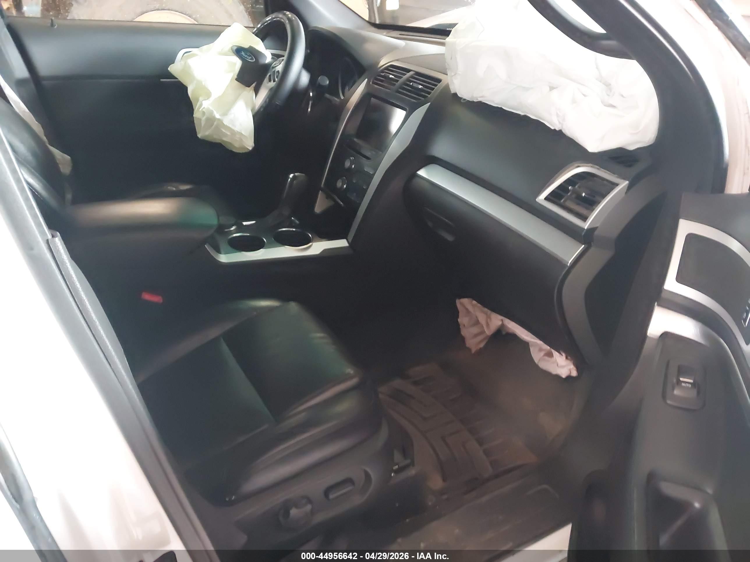 FORD EXPLORER image 5