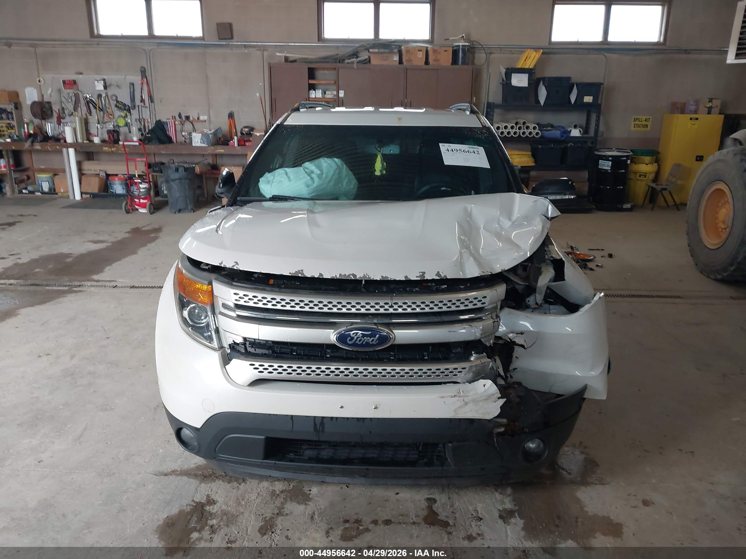 FORD EXPLORER image 6