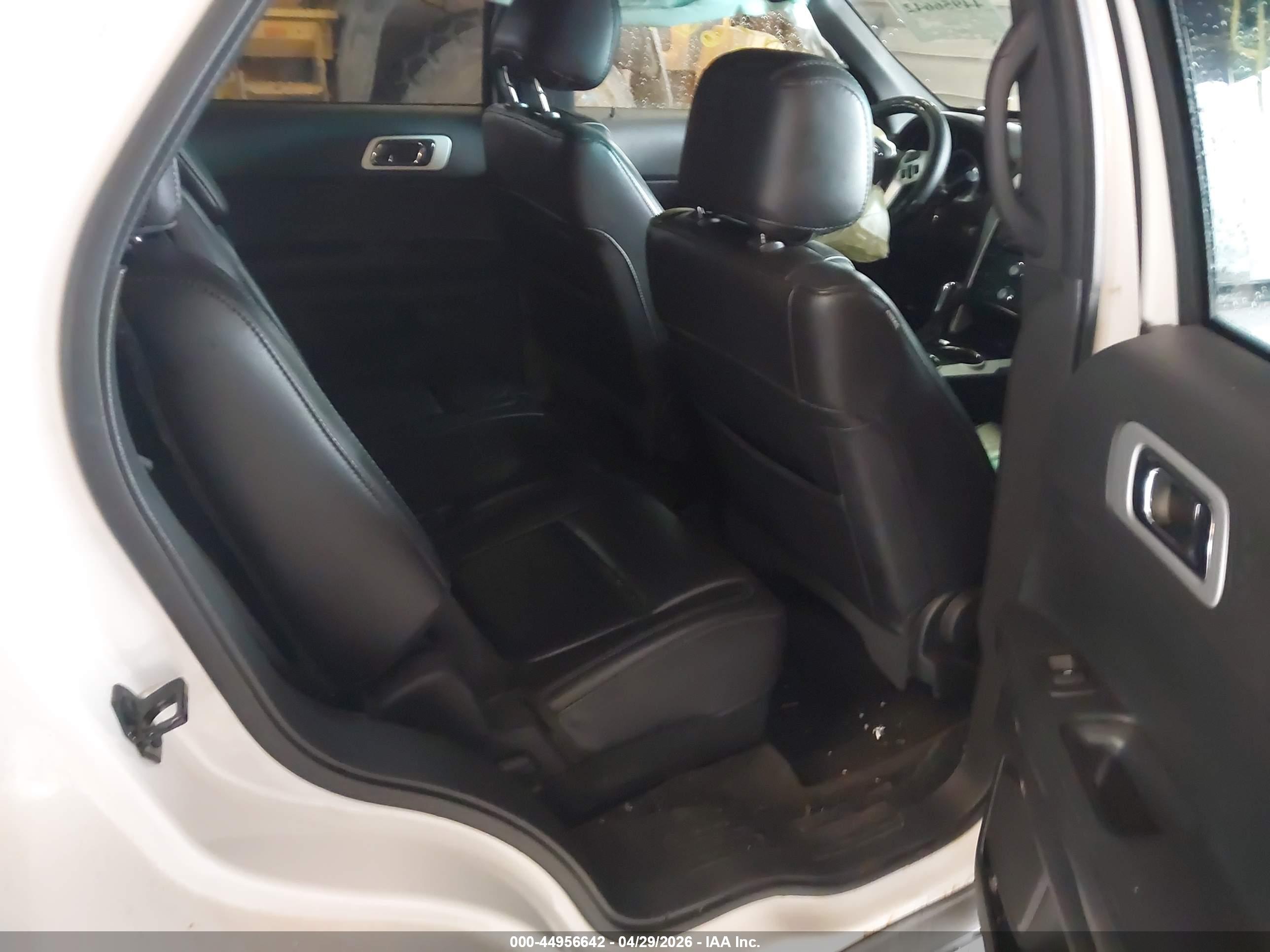 FORD EXPLORER image 8