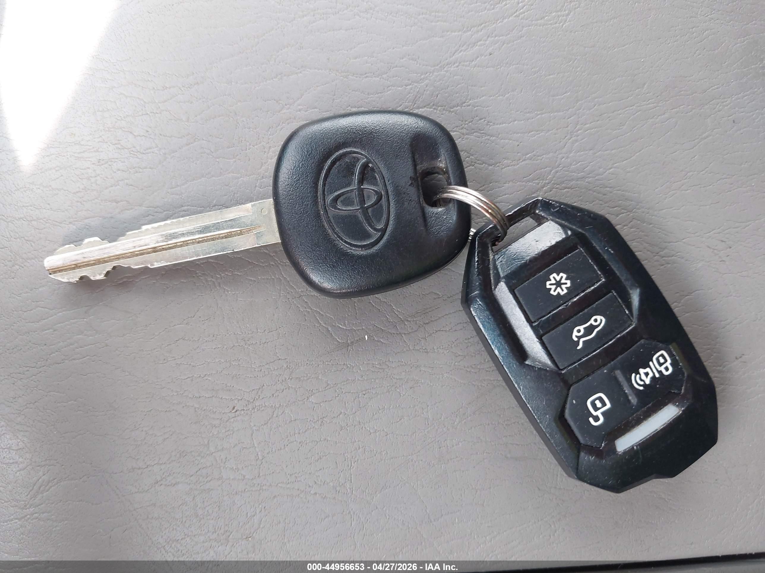 TOYOTA SIENNA image 11
