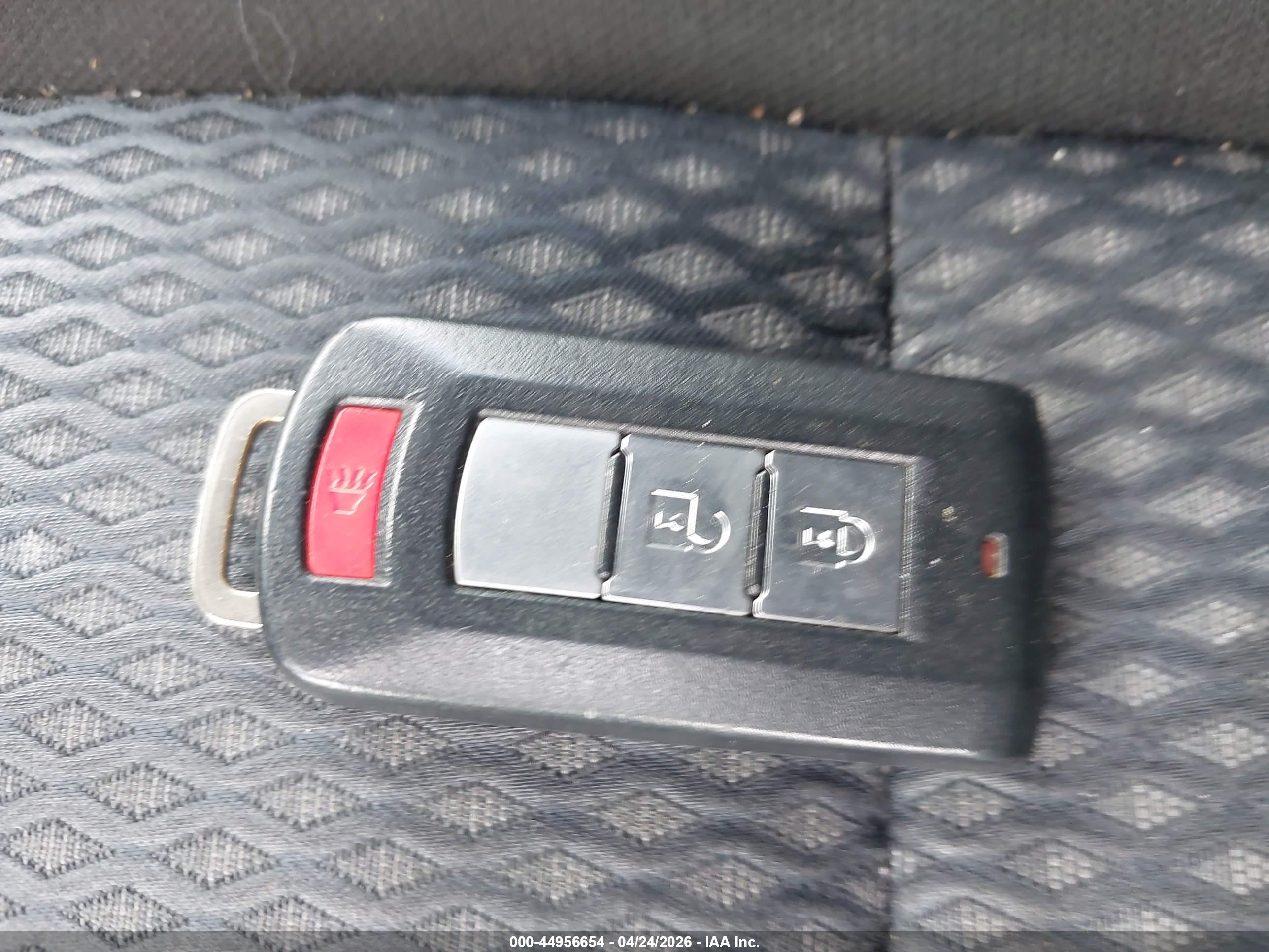 MITSUBISHI OUTLANDER image 11
