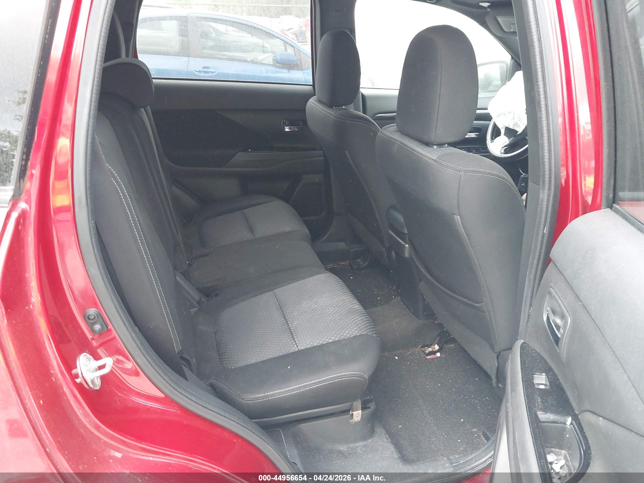 MITSUBISHI OUTLANDER image 8